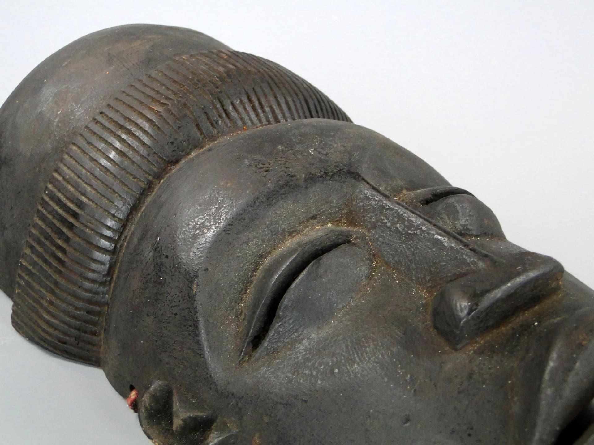 Maska dekoracyjna, afrykańska, drewno balsa czarne, lata 70. - 44982