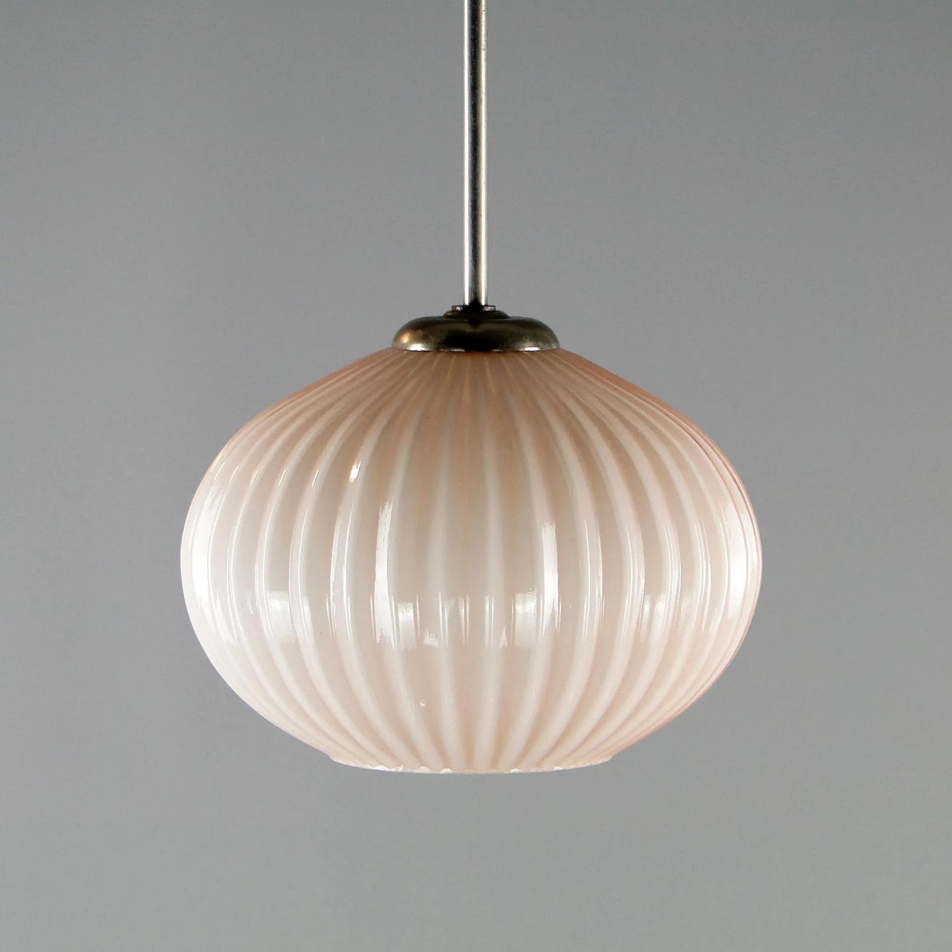 Lampa wisząca Art déco, szkło ivory white, stal chromowana, Polska, lata 20. - 45073