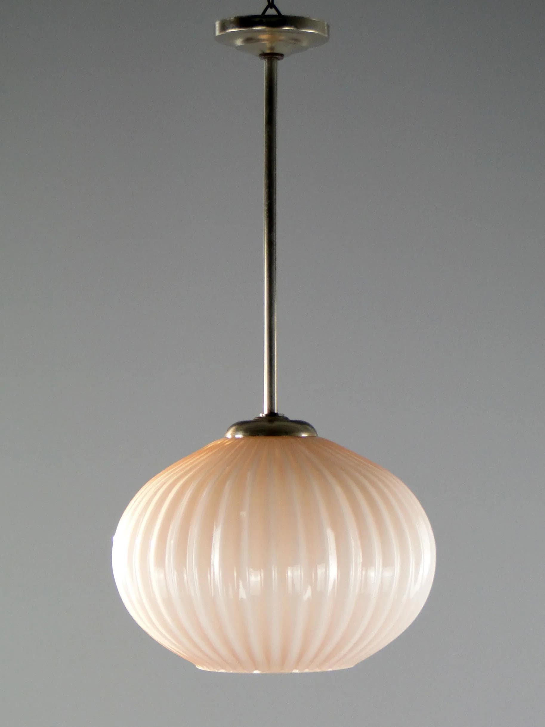 Lampa wisząca Art déco, szkło ivory white, stal chromowana, Polska, lata 20. - 45070