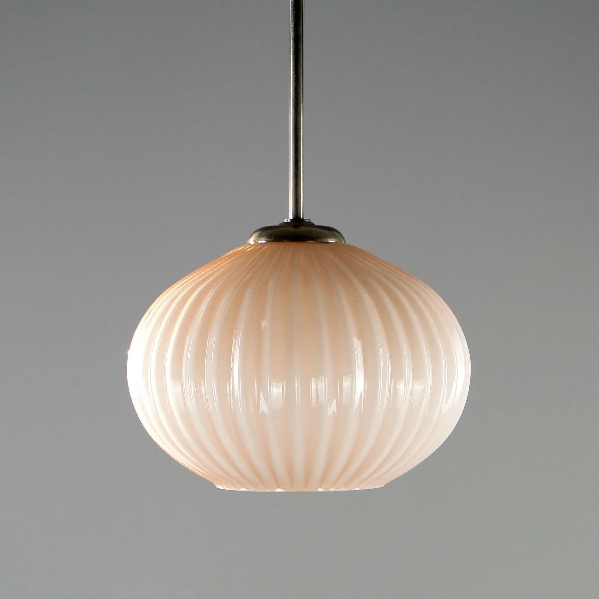 Lampa wisząca Art déco, szkło ivory white, stal chromowana, Polska, lata 20. - 45071