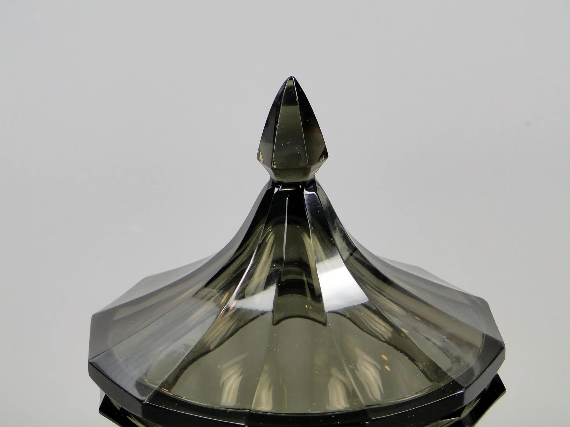 Bombonierka Art Deco, kryształ szary, proj. J. Hoffmann, Ludwig Moser & Sohne, Czechy, lata 30. - 45057