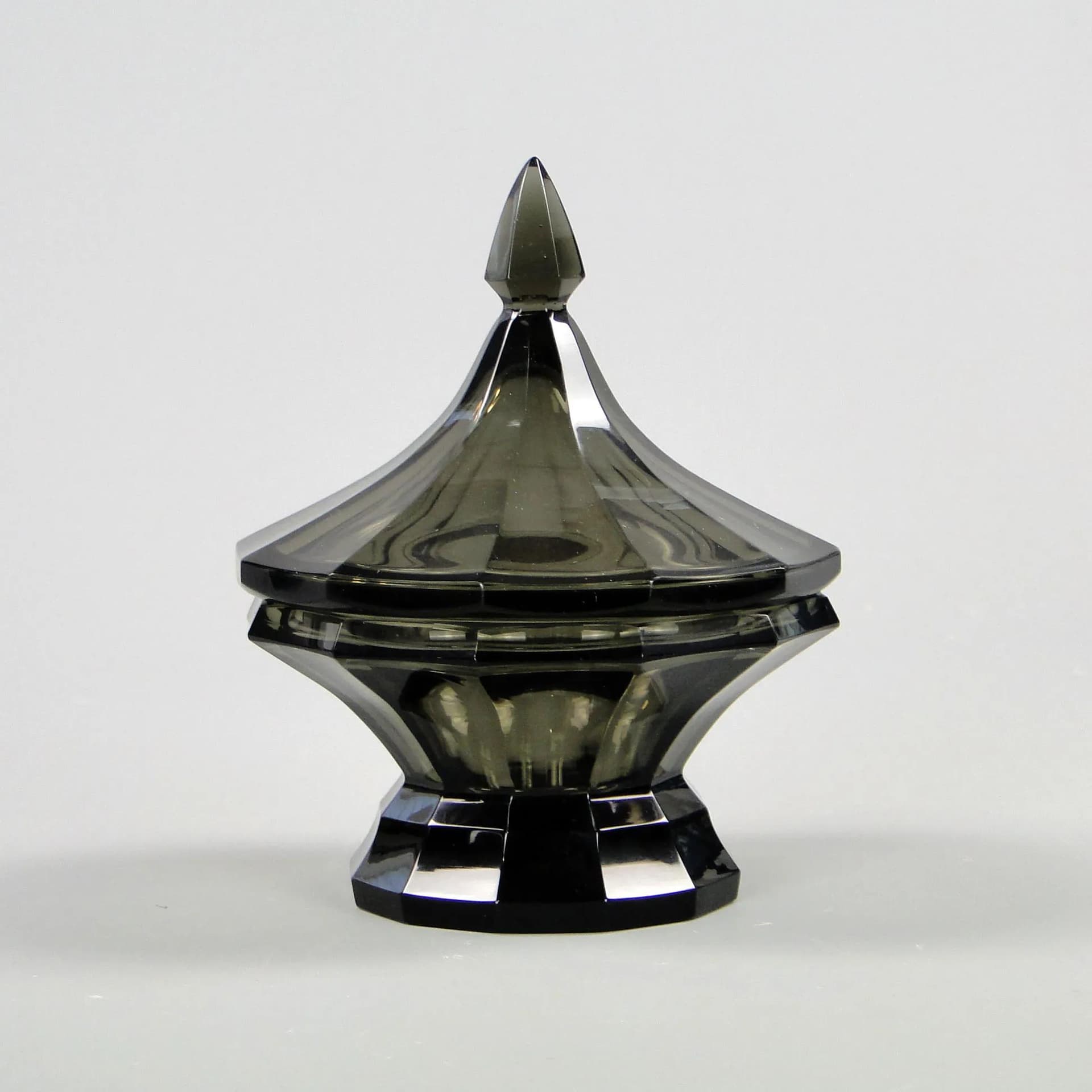 Bombonierka Art Deco, kryształ szary, proj. J. Hoffmann, Ludwig Moser & Sohne, Czechy, lata 30. - 45059