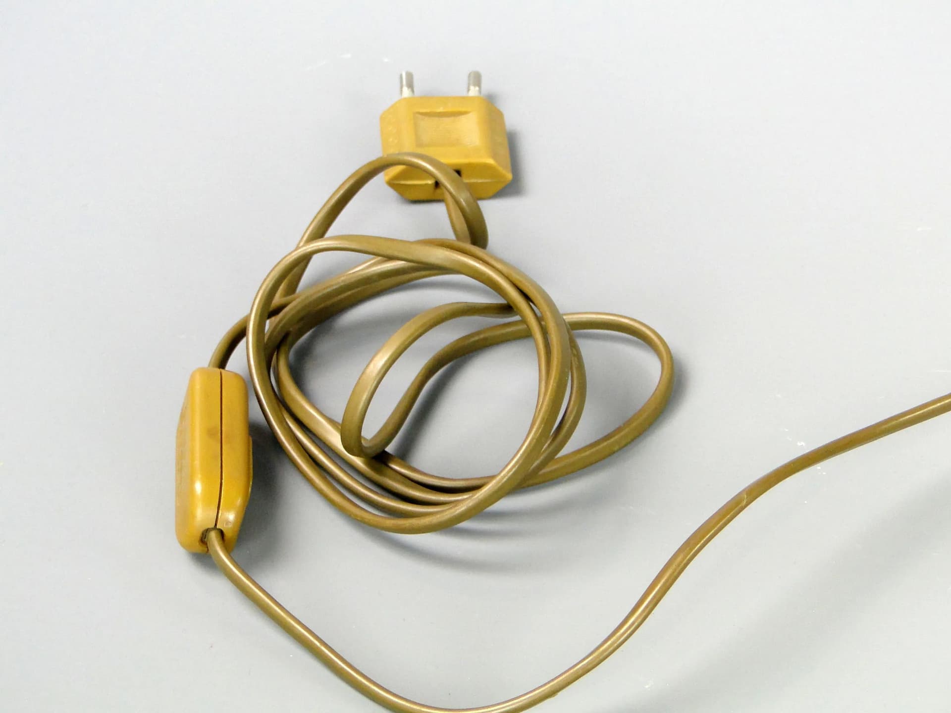 Lampa gabinetowa secesyjna, mosiądz, szkło zielone, Polska, początek XX w. - 45337