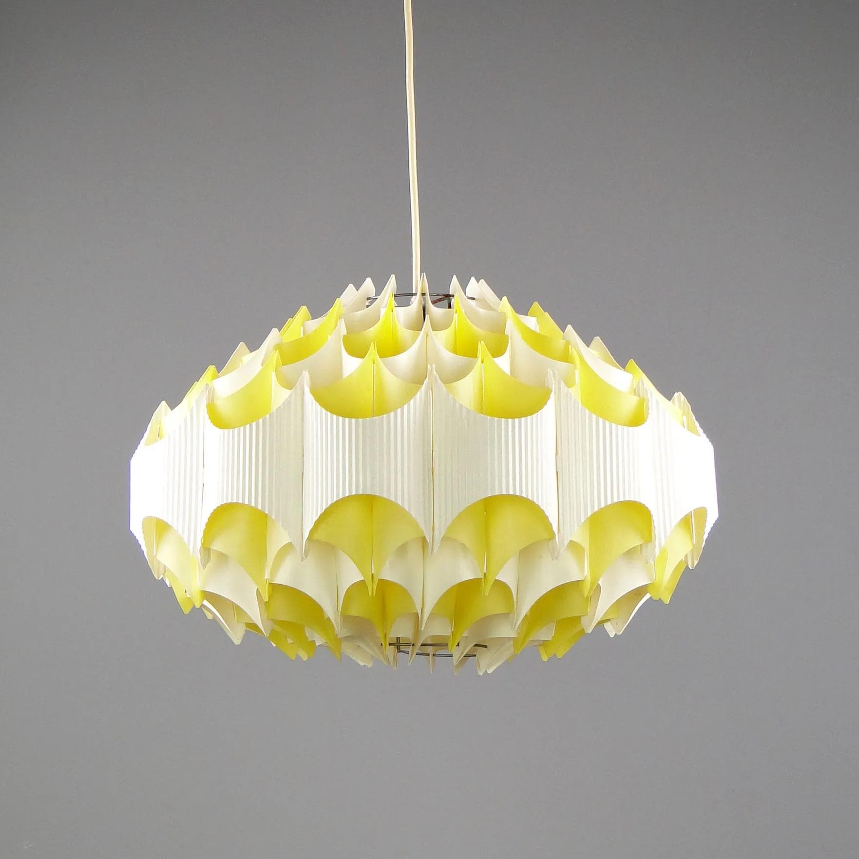 Chandelier Space Age, ivory white, plastic, E.S.I Nowa Huta, Poland, 1960s. - 45314
