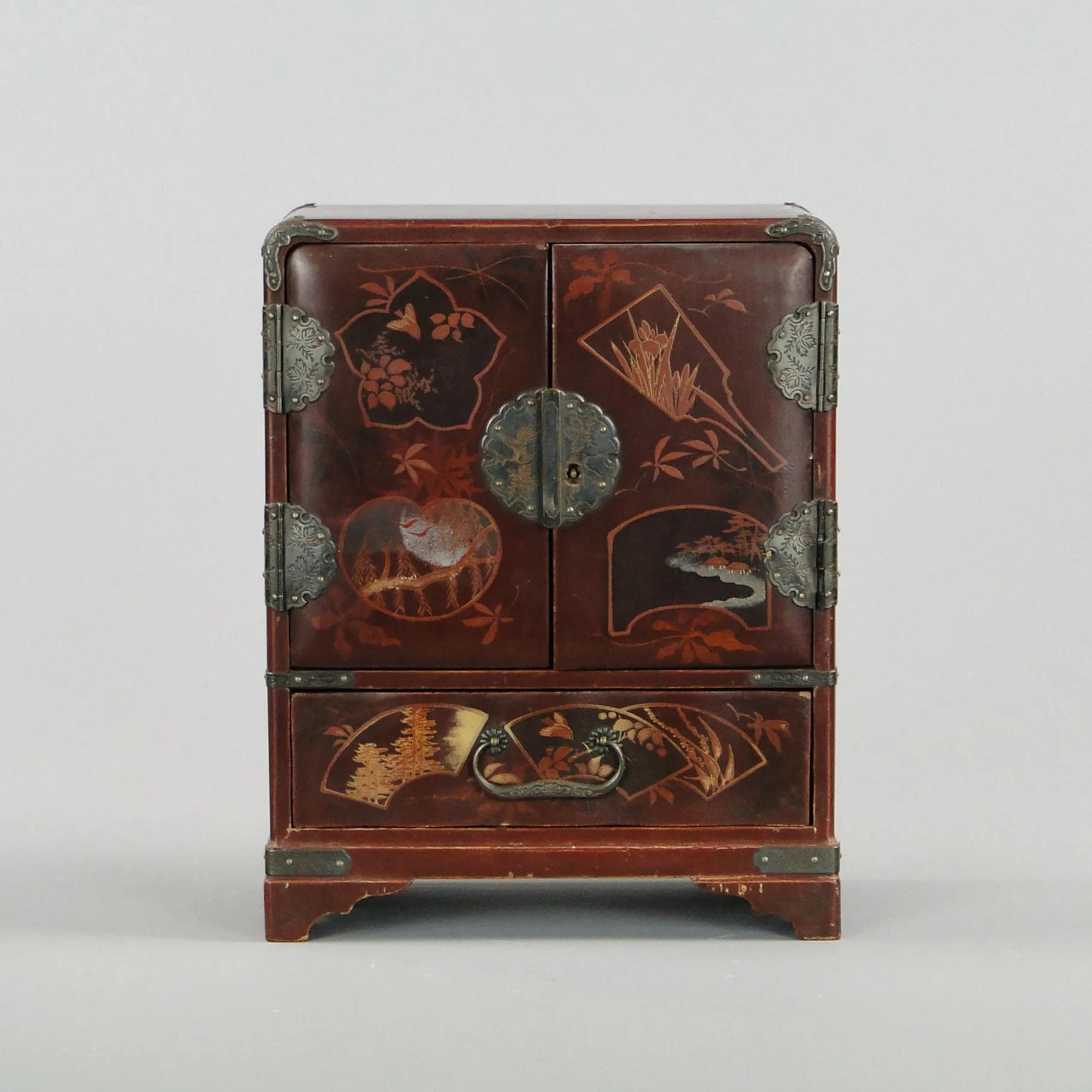 Szkatułka Meiji, brąz ciemny, drewno lakierowane, Japonia, początek XX w. - 45306