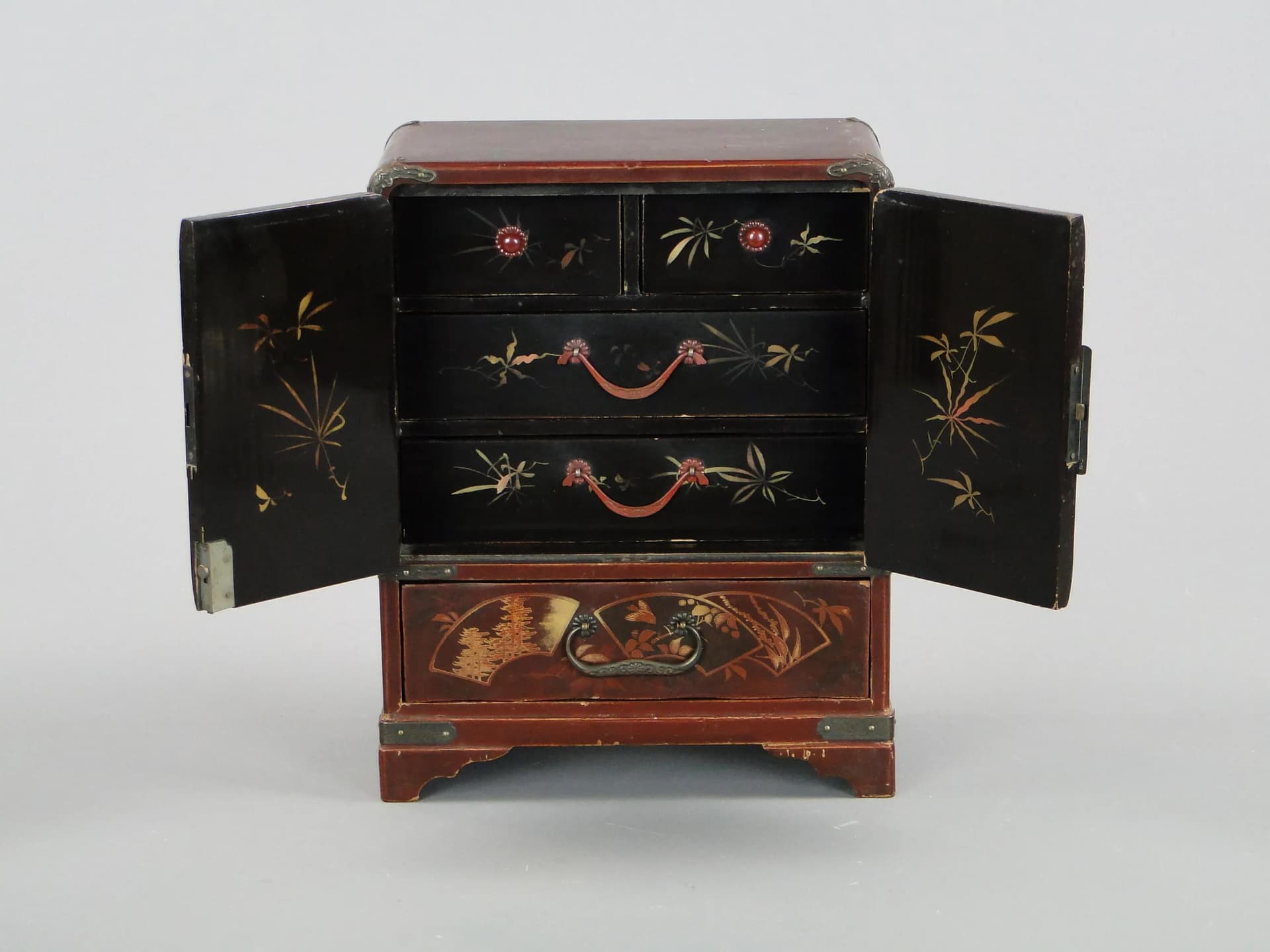 Szkatułka Meiji, brąz ciemny, drewno lakierowane, Japonia, początek XX w. - 45308