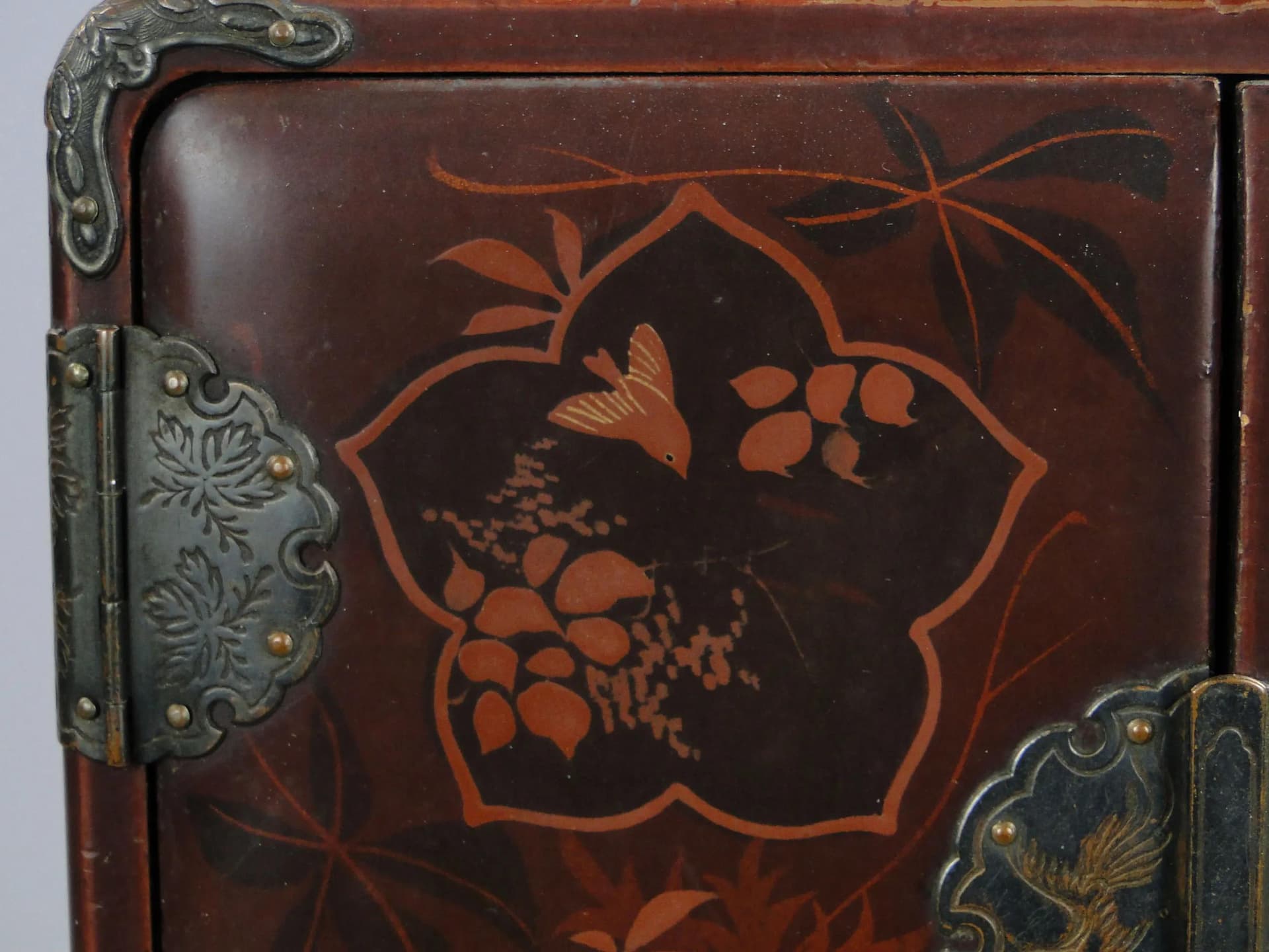 Szkatułka Meiji, brąz ciemny, drewno lakierowane, Japonia, początek XX w. - 45307