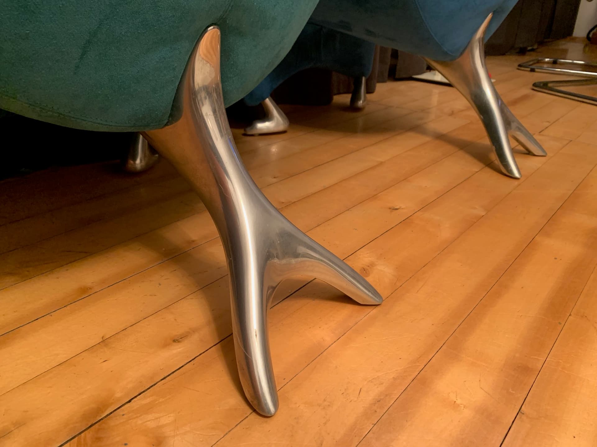 Pair of armchairs Papageno, turquoise-green and blue alcantara, polished aluminium, by J. Armgardt, Leolux, Netherlands, 1990s. - 45561