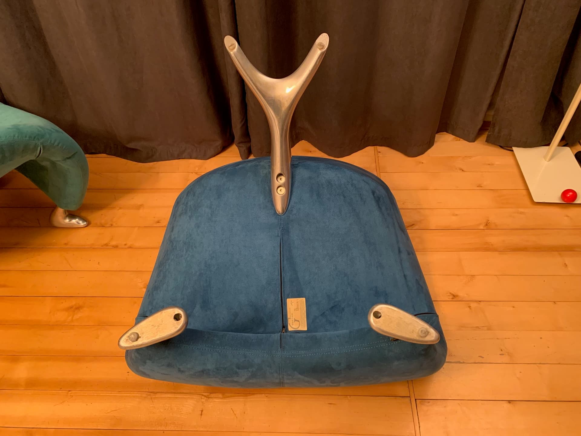 Pair of armchairs Papageno, turquoise-green and blue alcantara, polished aluminium, by J. Armgardt, Leolux, Netherlands, 1990s. - 45559