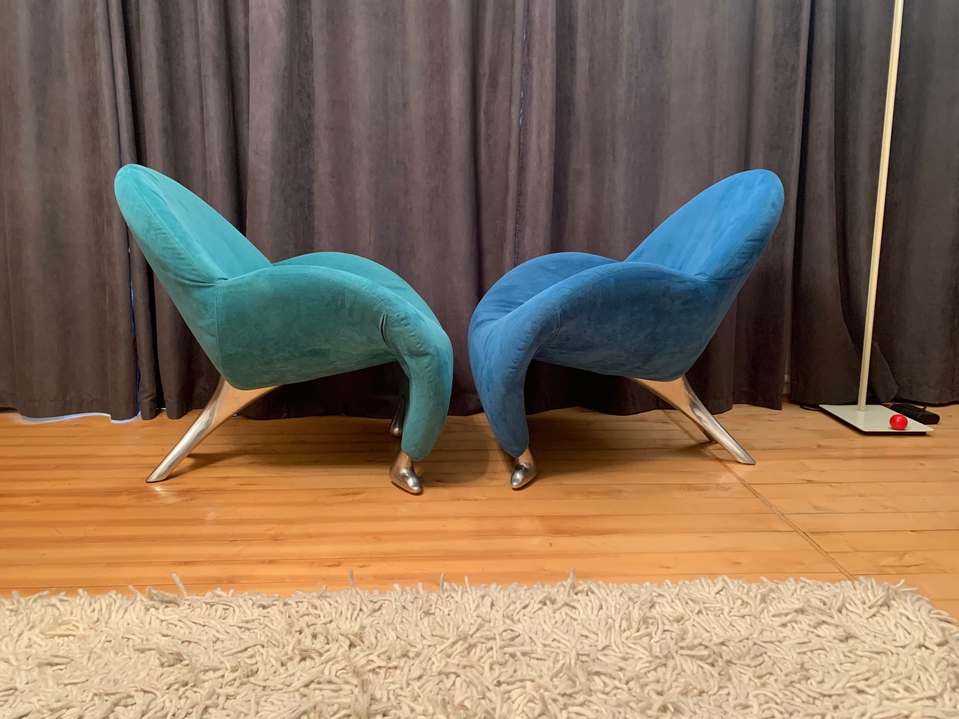 Pair of armchairs Papageno, turquoise-green and blue alcantara, polished aluminium, by J. Armgardt, Leolux, Netherlands, 1990s. - 45555