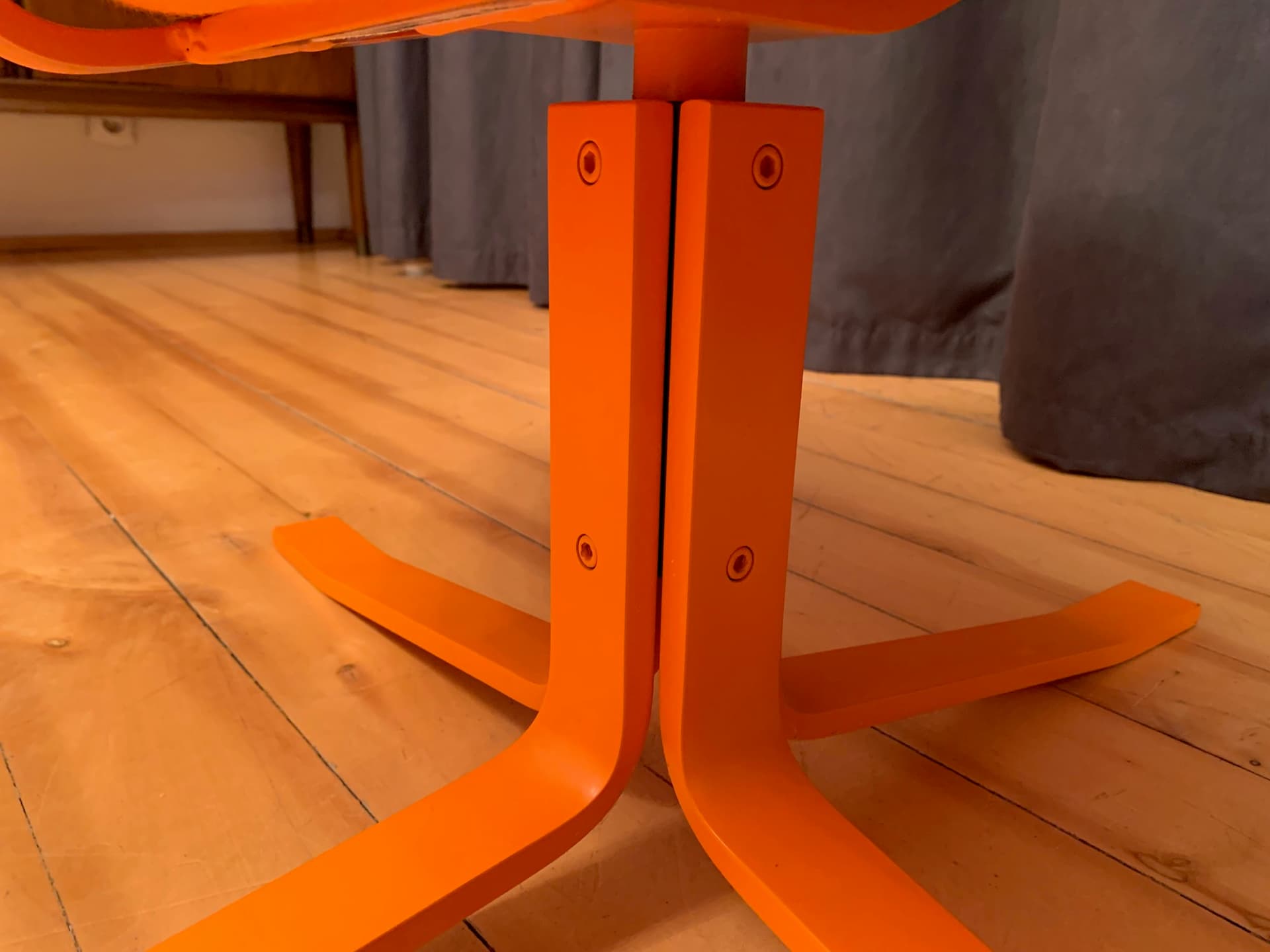 Fotel Corona Spectrum, tkanina pomarańczowa, stal pomarańczowa, proj. P. M. Volther, Erik Jørgensen, Dania - 45760