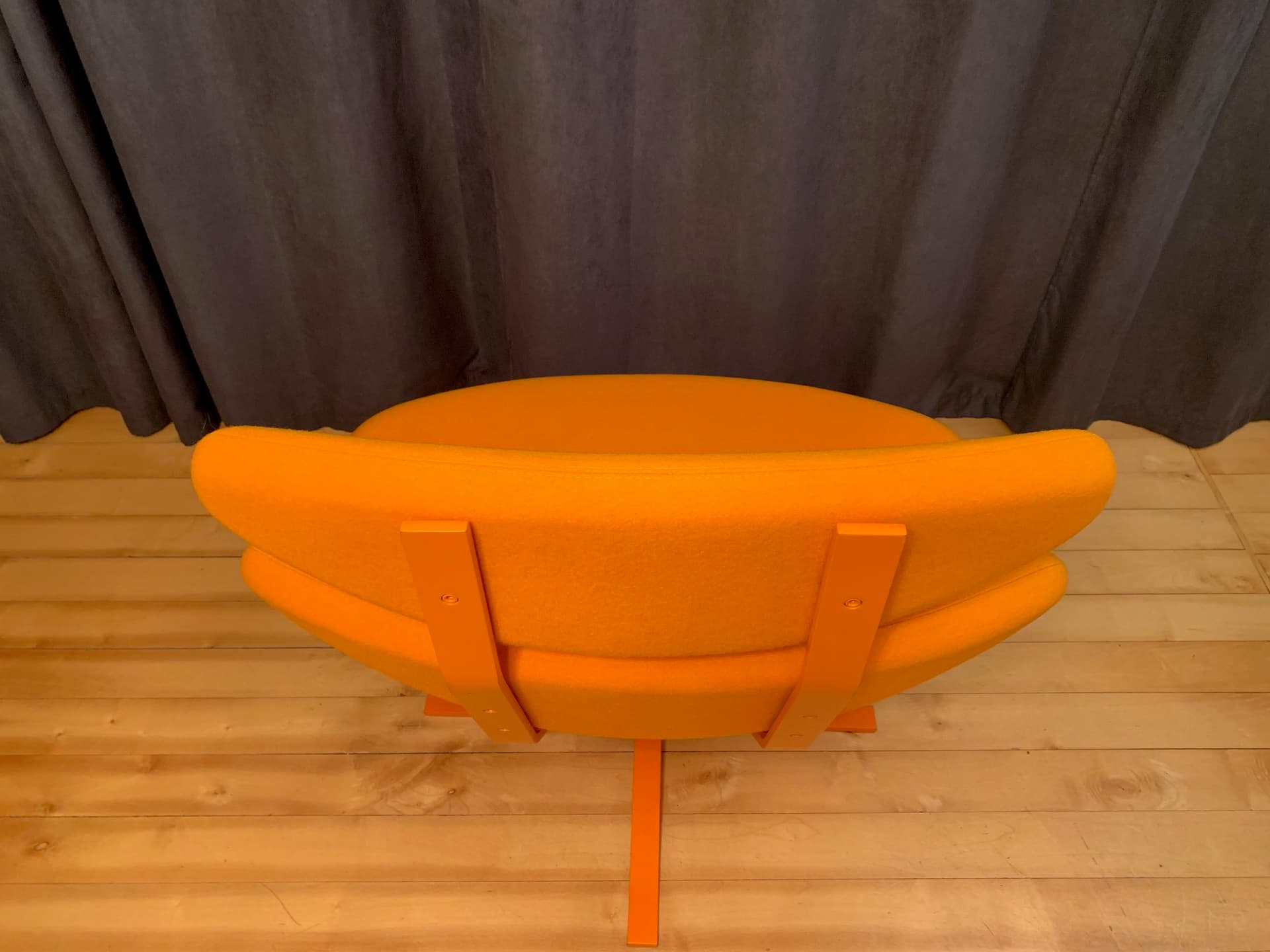 Fotel Corona Spectrum, tkanina pomarańczowa, stal pomarańczowa, proj. P. M. Volther, Erik Jørgensen, Dania - 45764