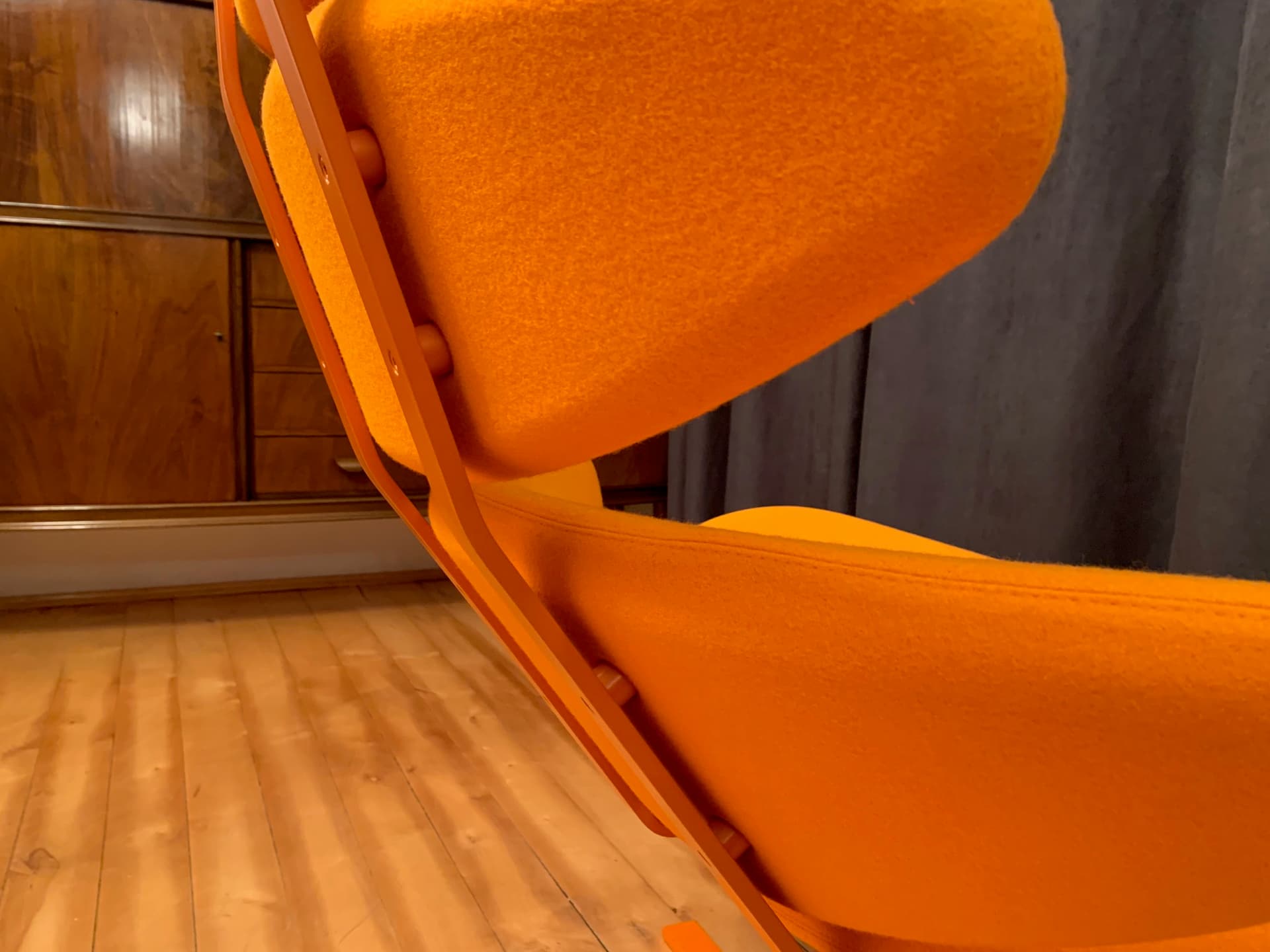 Fotel Corona Spectrum, tkanina pomarańczowa, stal pomarańczowa, proj. P. M. Volther, Erik Jørgensen, Dania - 45761