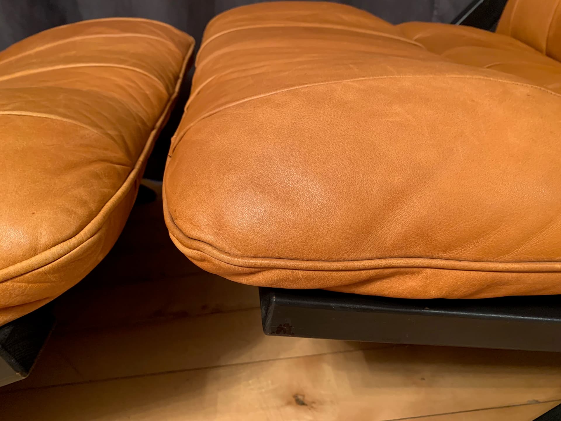 Pair of armchairs, cognac leather, dark brown wood, by U. Berger, de Sede, Switzerland, 1970s. - 45775