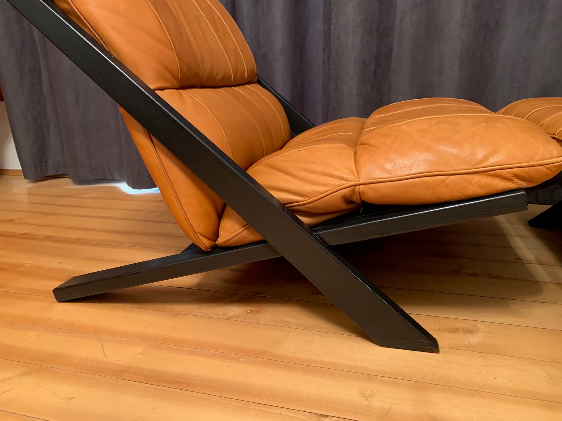 Pair of armchairs, cognac leather, dark brown wood, by U. Berger, de Sede, Switzerland, 1970s. - 45777