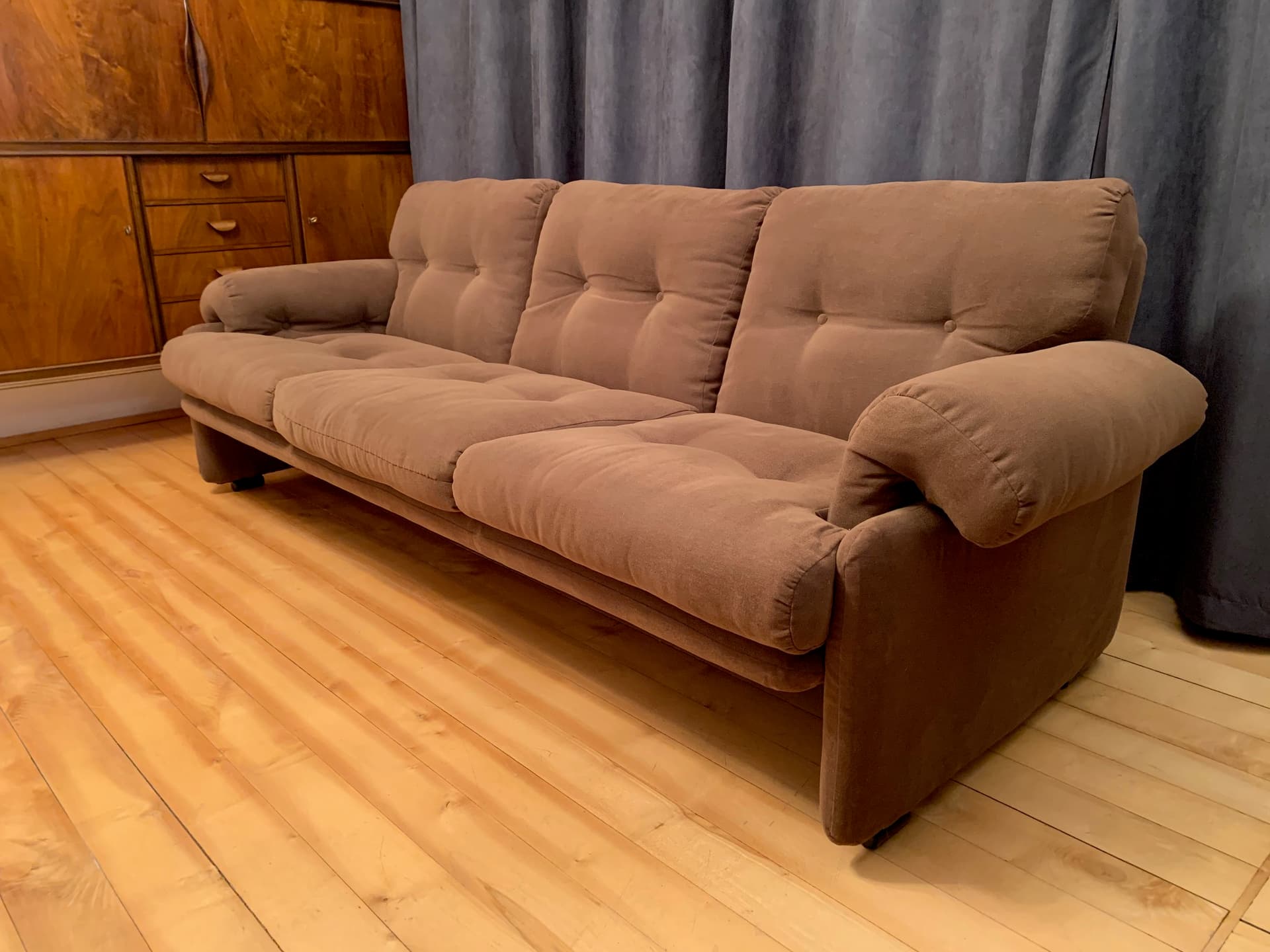 Sofa Coronado, brown velvet, by T. Scarpa, B&B Italia / C&B Italia, Italy, 1960s. - 45795