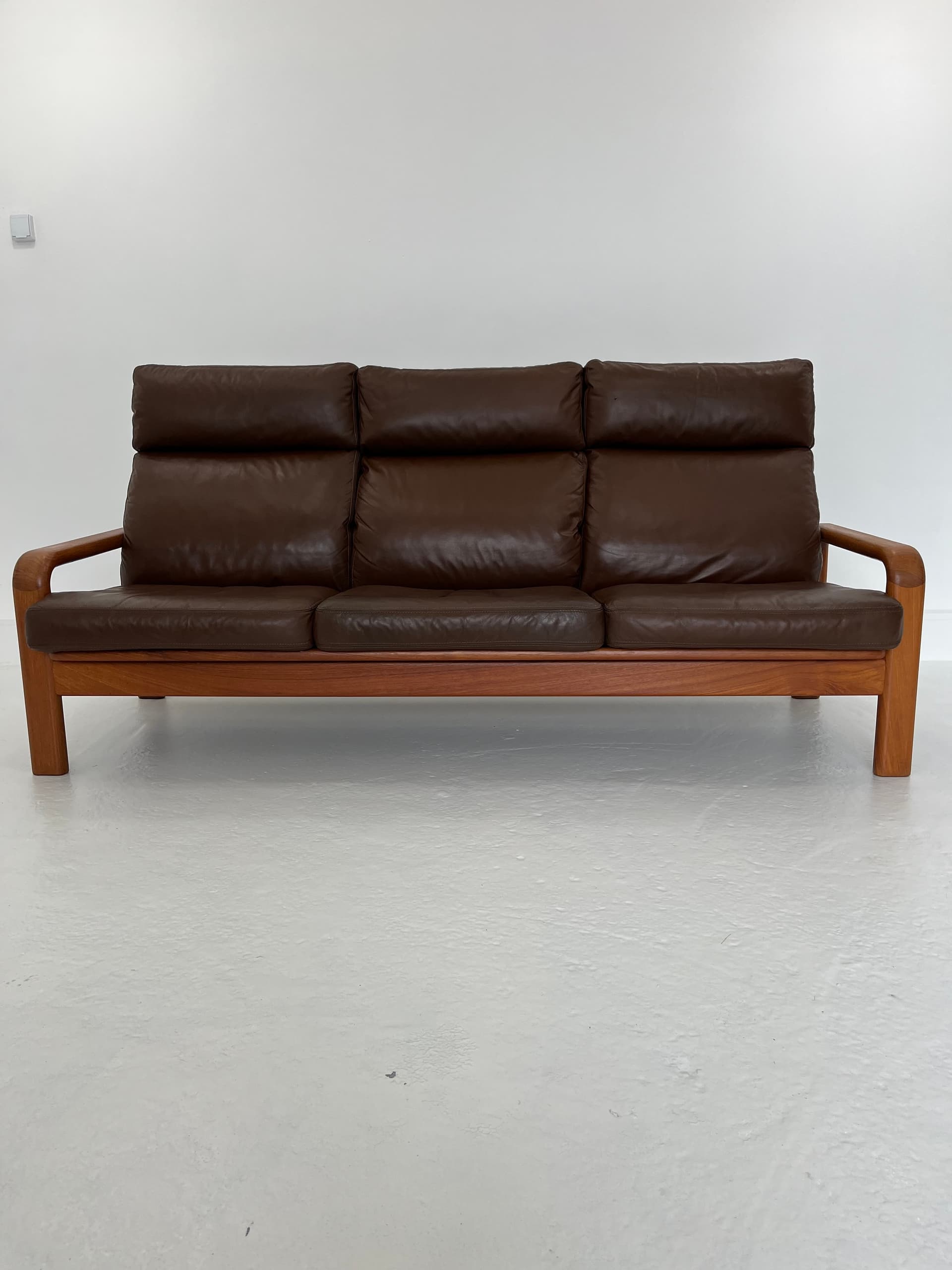 Sofa, skóra brązowa, teak, proj. H. Olsen, Dania, lata 70. - 45959
