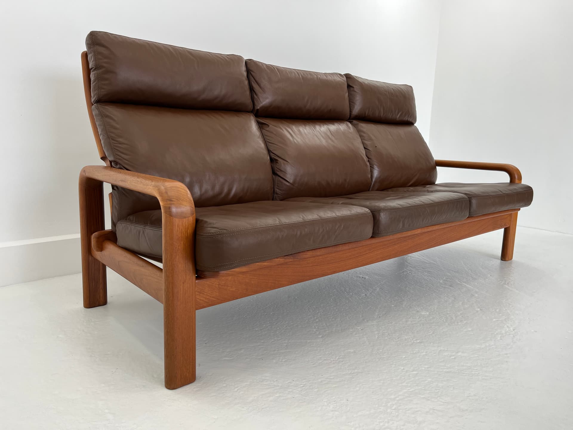Sofa, skóra brązowa, teak, proj. H. Olsen, Dania, lata 70. - 45963