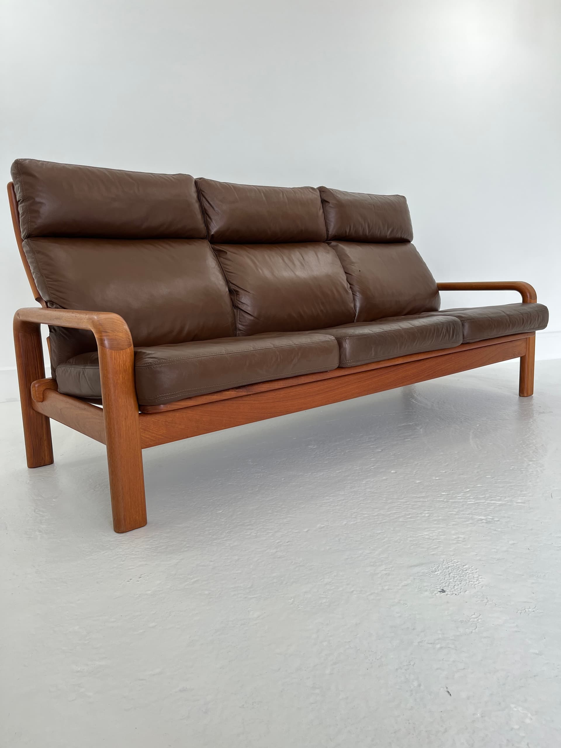 Sofa, skóra brązowa, teak, proj. H. Olsen, Dania, lata 70. - 45968