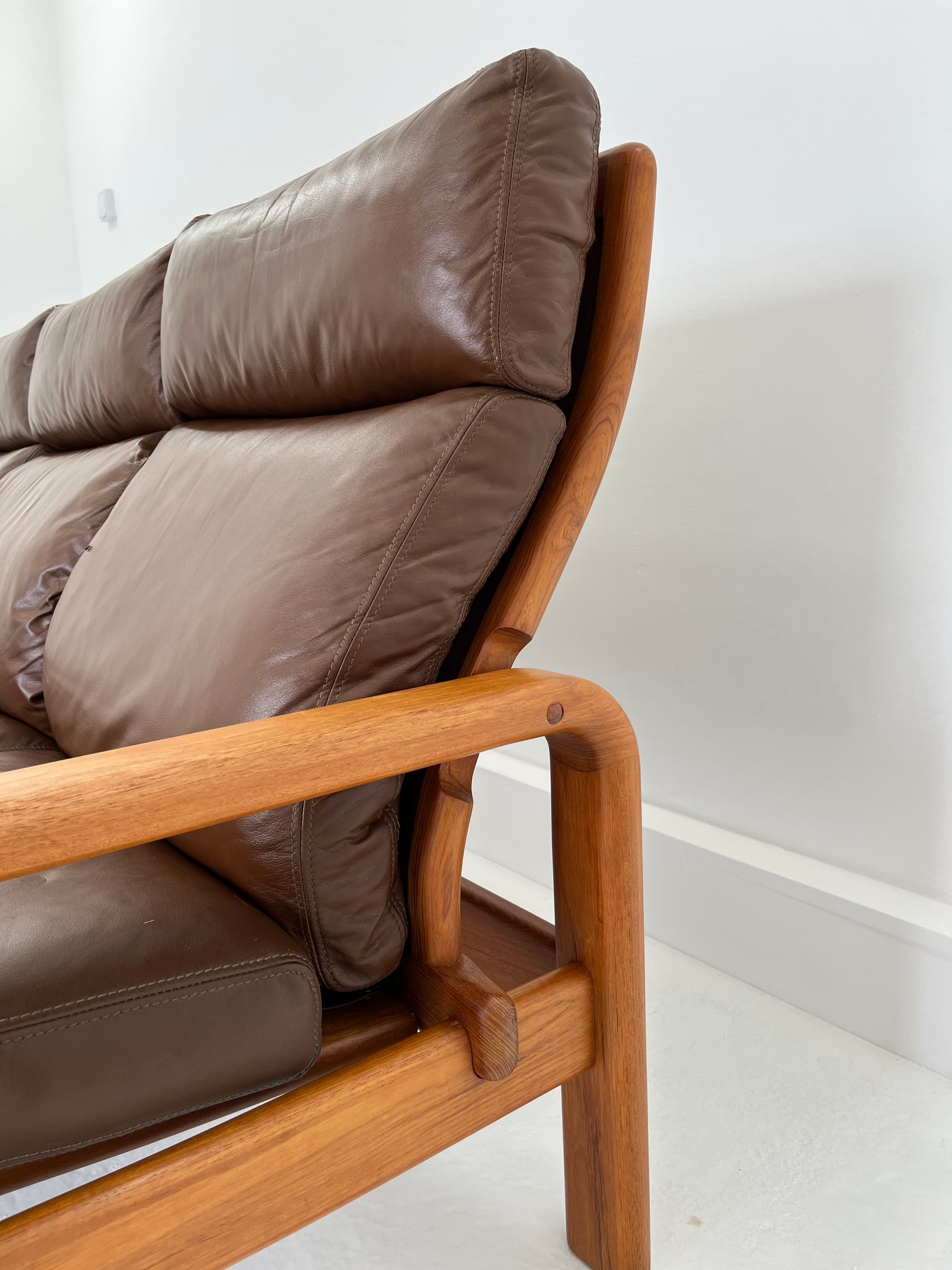 Sofa, skóra brązowa, teak, proj. H. Olsen, Dania, lata 70. - 45965