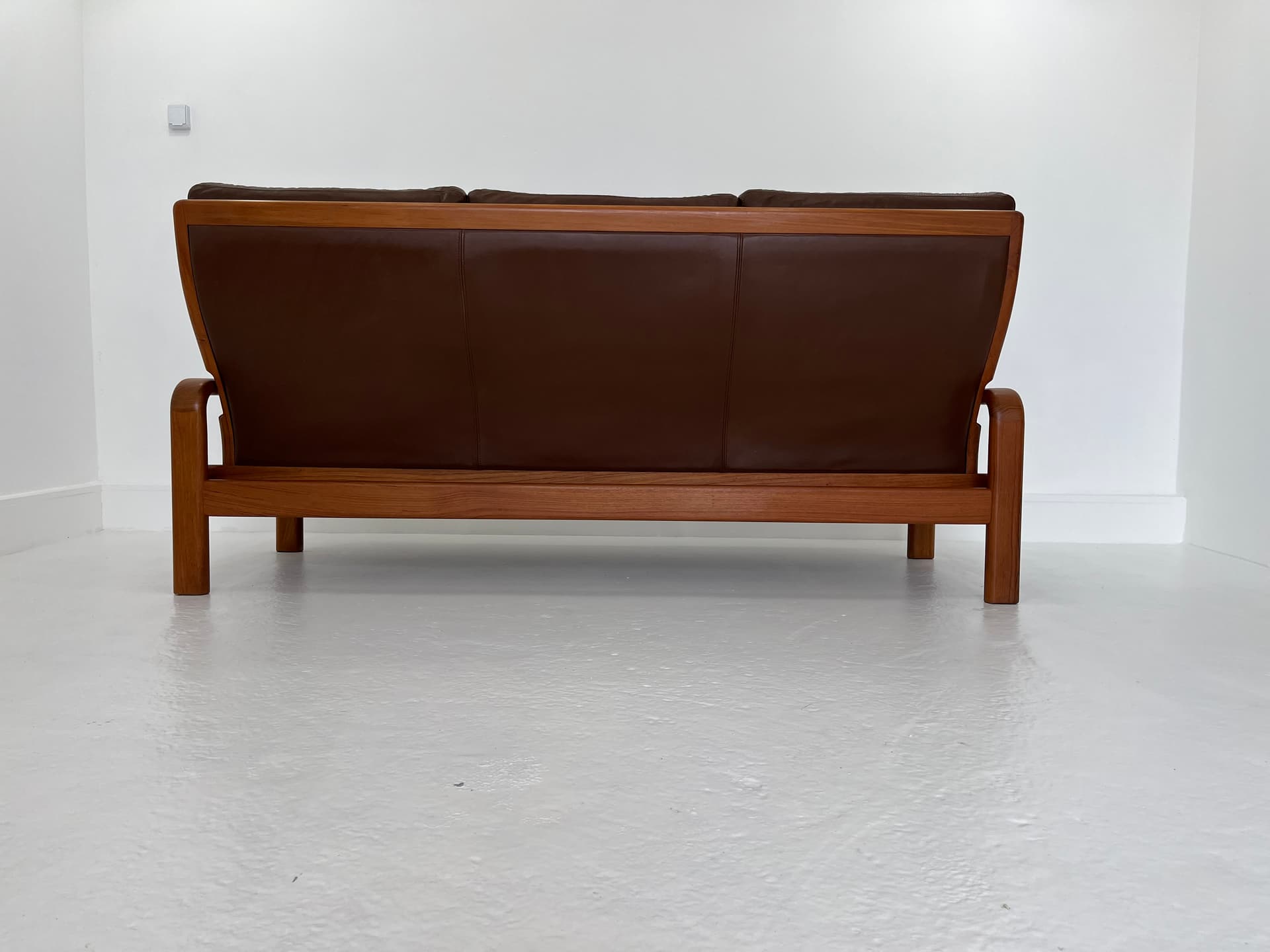Sofa, skóra brązowa, teak, proj. H. Olsen, Dania, lata 70. - 45967