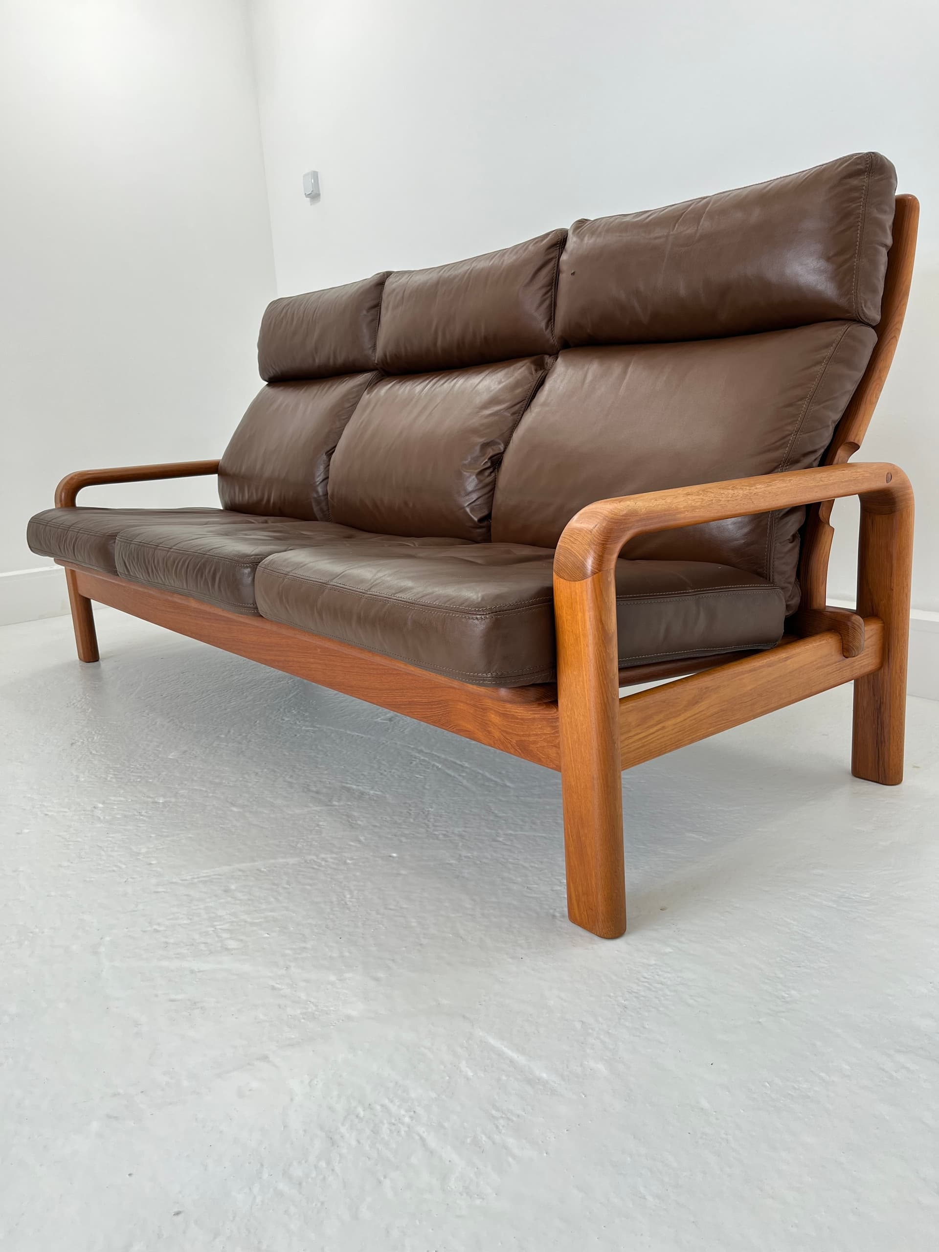 Sofa, skóra brązowa, teak, proj. H. Olsen, Dania, lata 70. - 45962