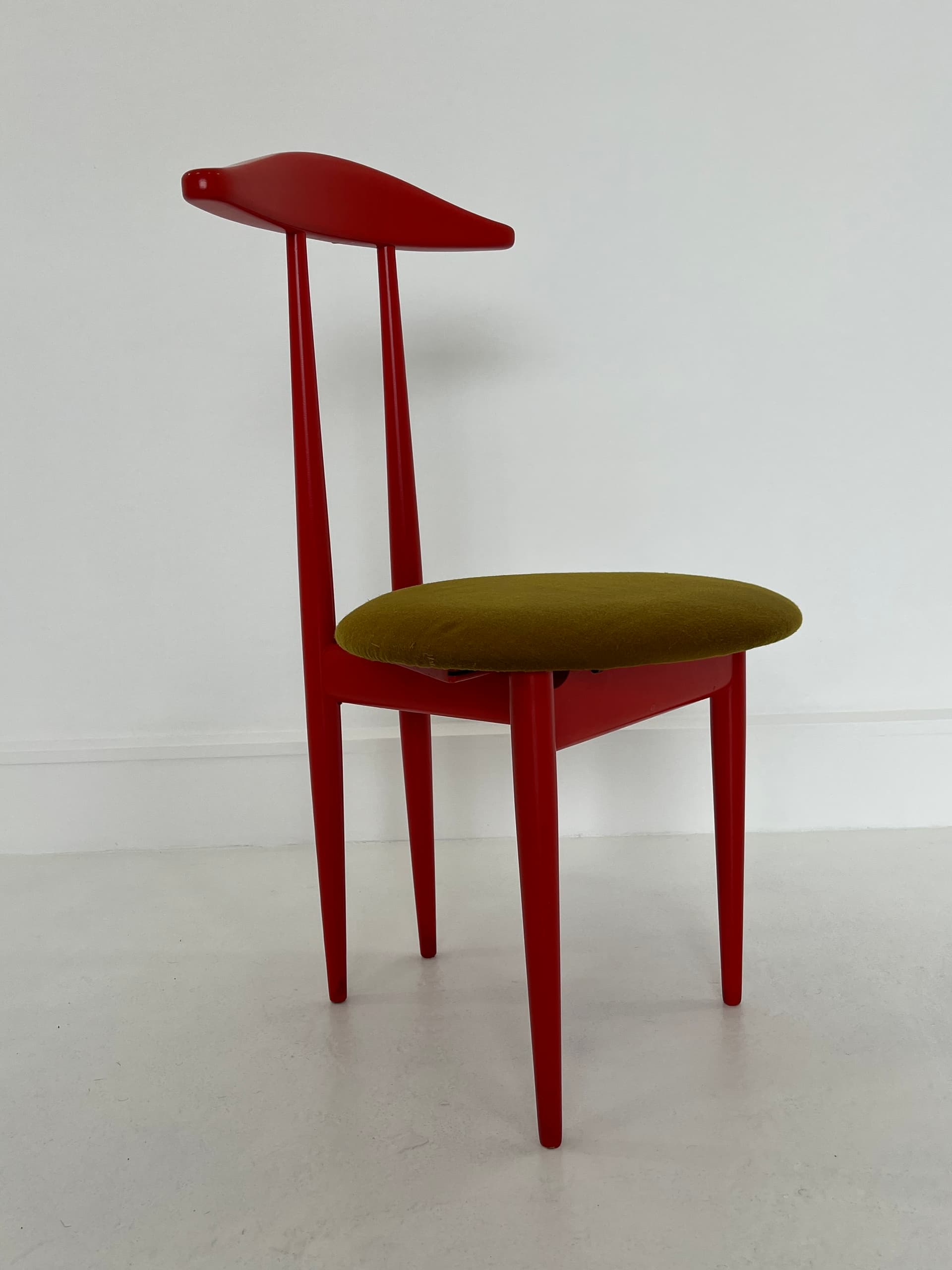 Krzesło kamerdyner, drewno czerwony, Niemcy, lata 70. - 45984