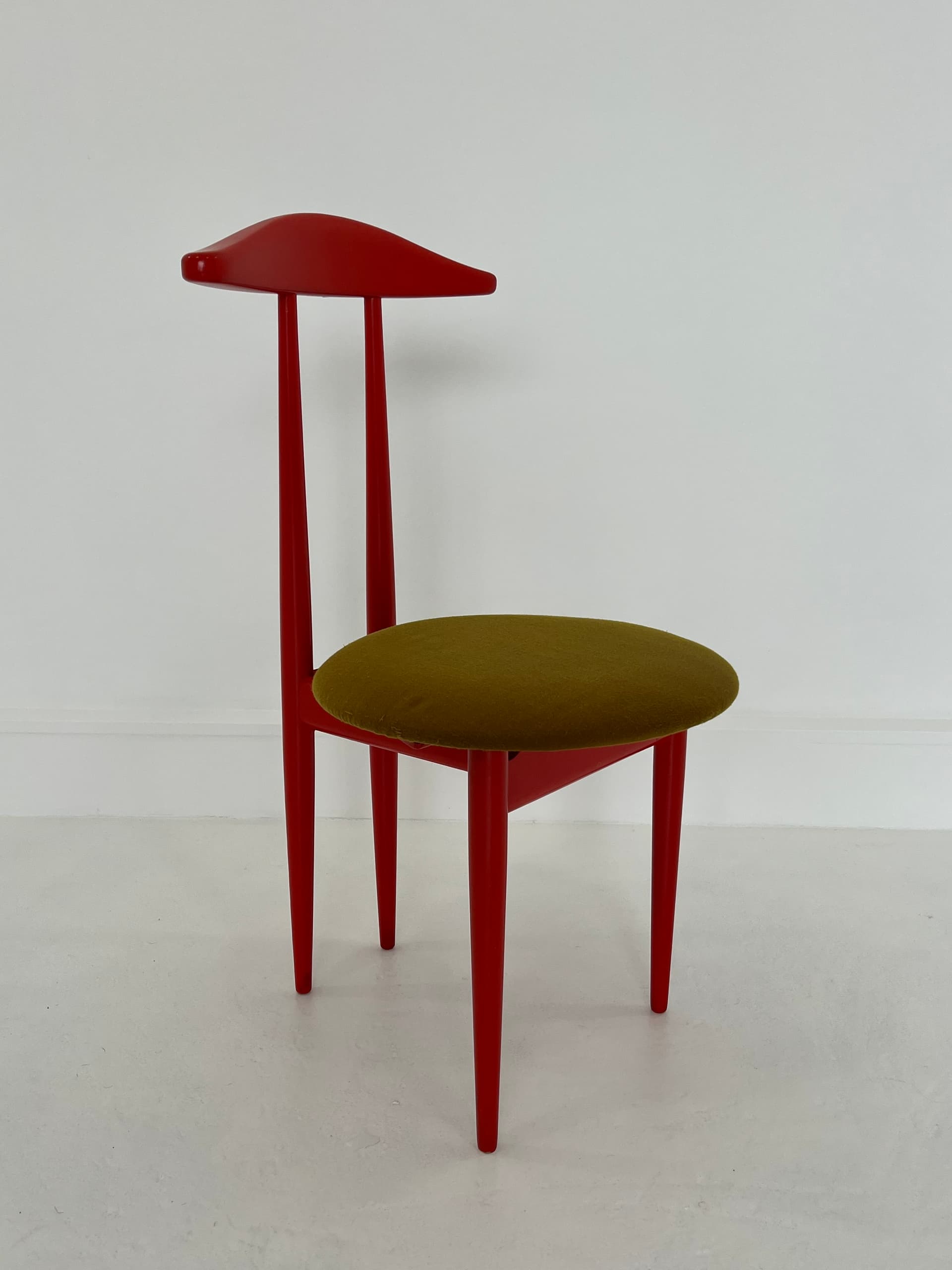 Krzesło kamerdyner, drewno czerwony, Niemcy, lata 70. - 45985