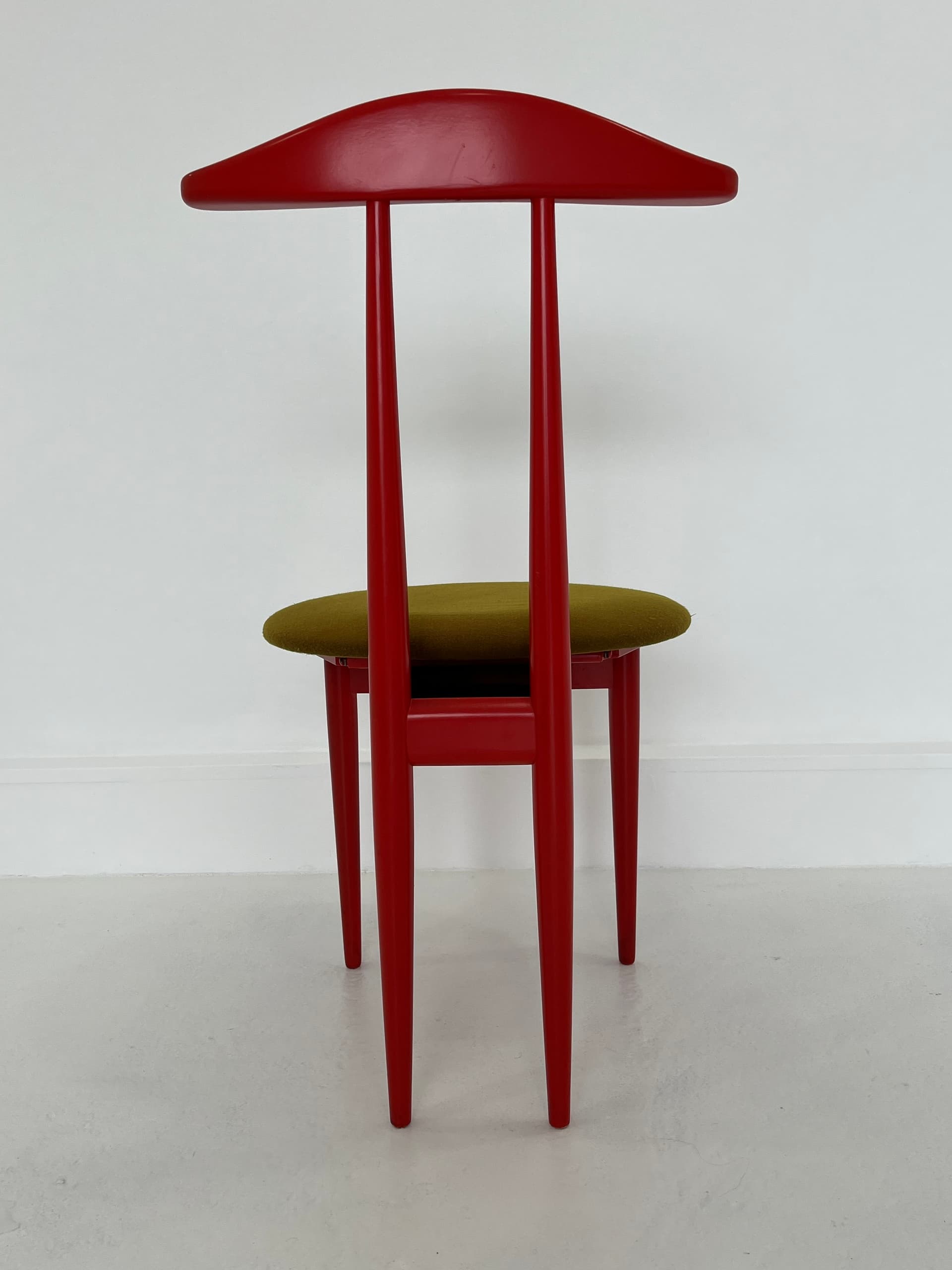 Krzesło kamerdyner, drewno czerwony, Niemcy, lata 70. - 45987