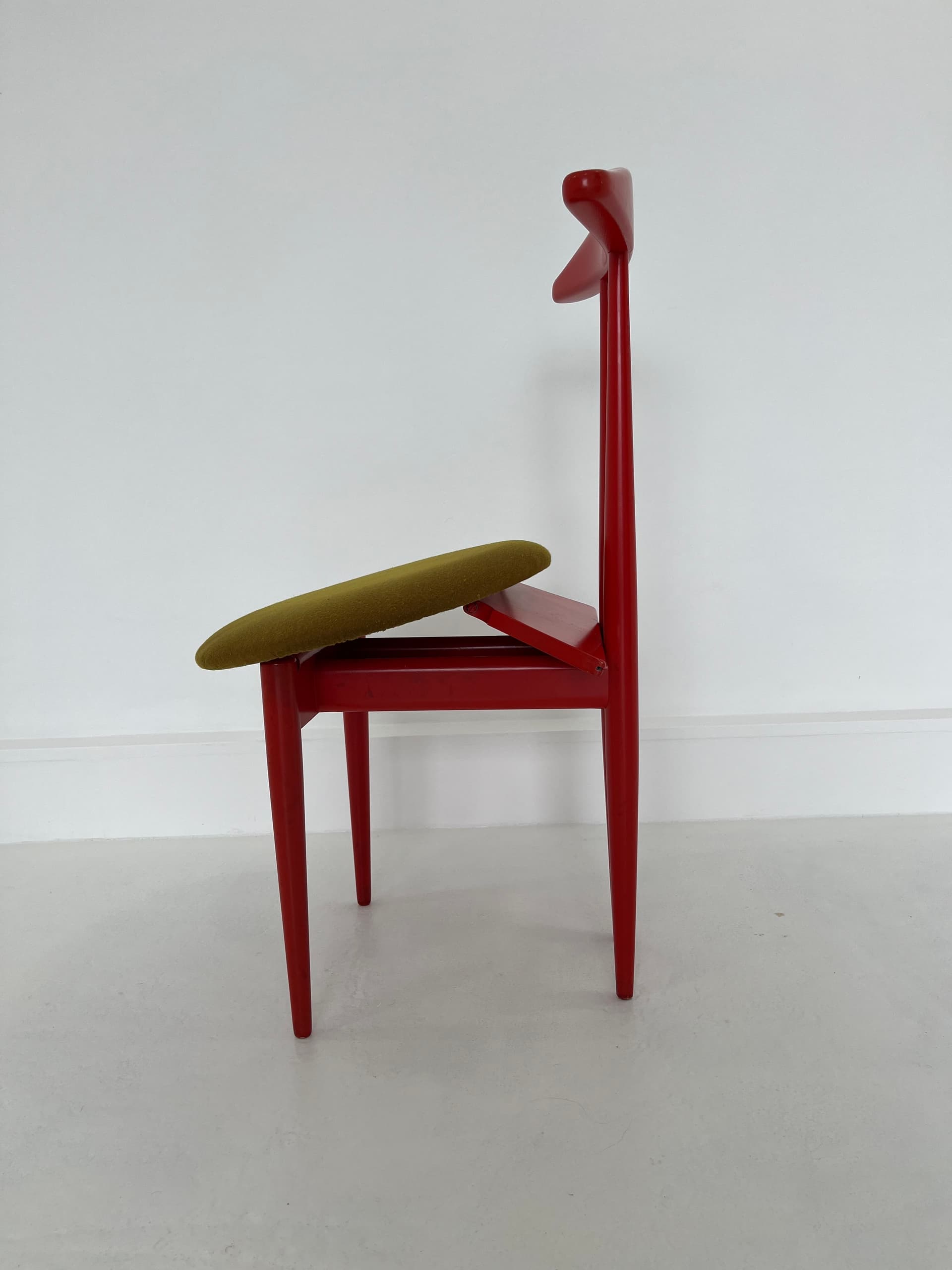 Krzesło kamerdyner, drewno czerwony, Niemcy, lata 70. - 45992