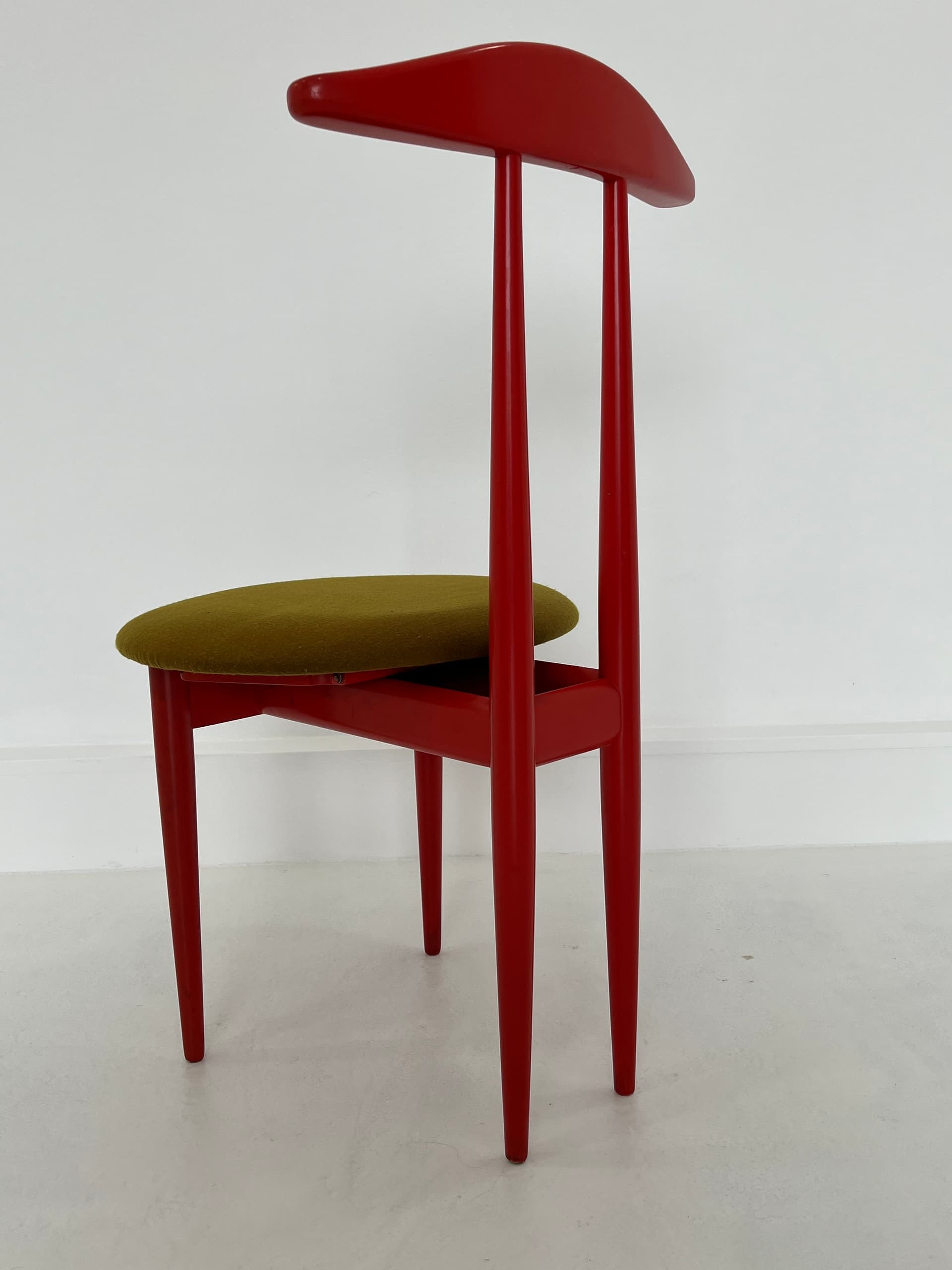 Krzesło kamerdyner, drewno czerwony, Niemcy, lata 70. - 45986