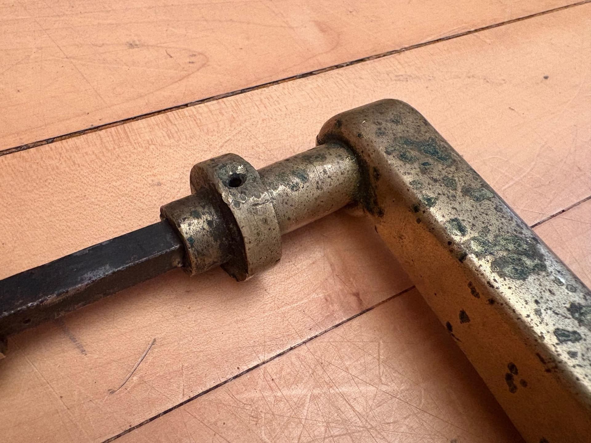 Para klamek drzwiowych Bauhaus, mosiądz złoty, Niemcy, lata 30. - 79840