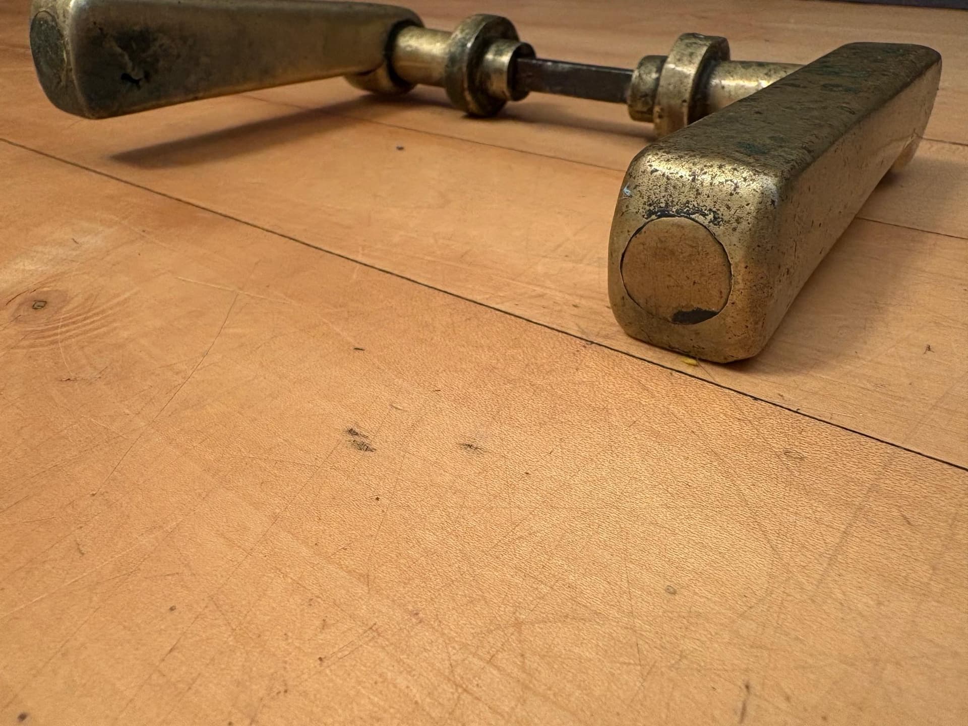 Para klamek drzwiowych Bauhaus, mosiądz złoty, Niemcy, lata 30. - 79839