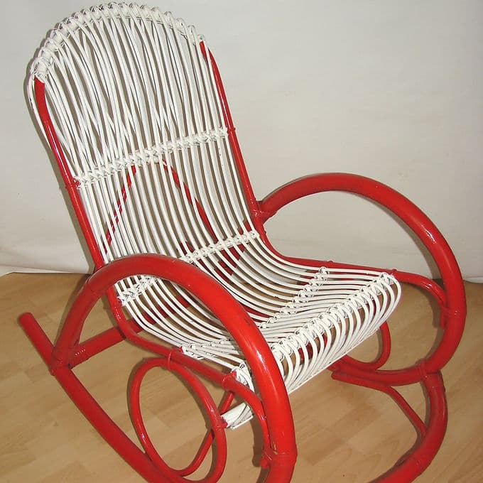 Fotel bujany, rattan biały, rama czerwona, Rohé Noordwolde, Holandia, lata 70. - 46584