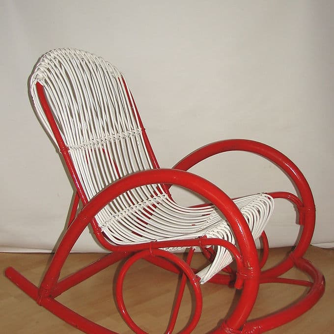 Fotel bujany, rattan biały, rama czerwona, Rohé Noordwolde, Holandia, lata 70. - 46590