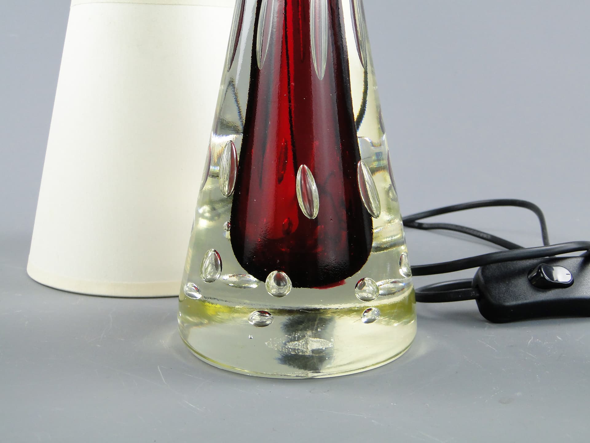 Lampa stołowa, szkło czerwony, Val St Lambert, Belgia, lata 60. - 46991