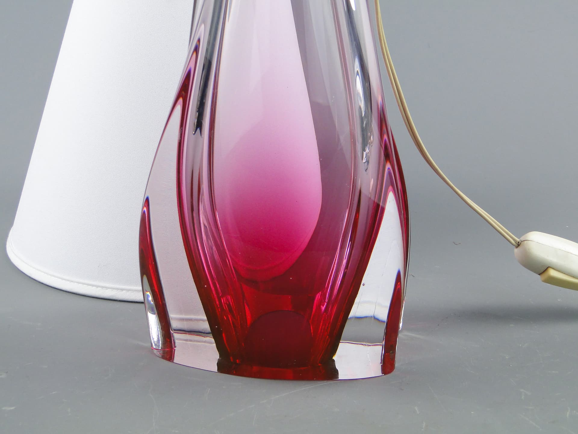 Lampa stołowa, Val St Lambert, szkło czerwony, Belgia, lata 60. - 46997