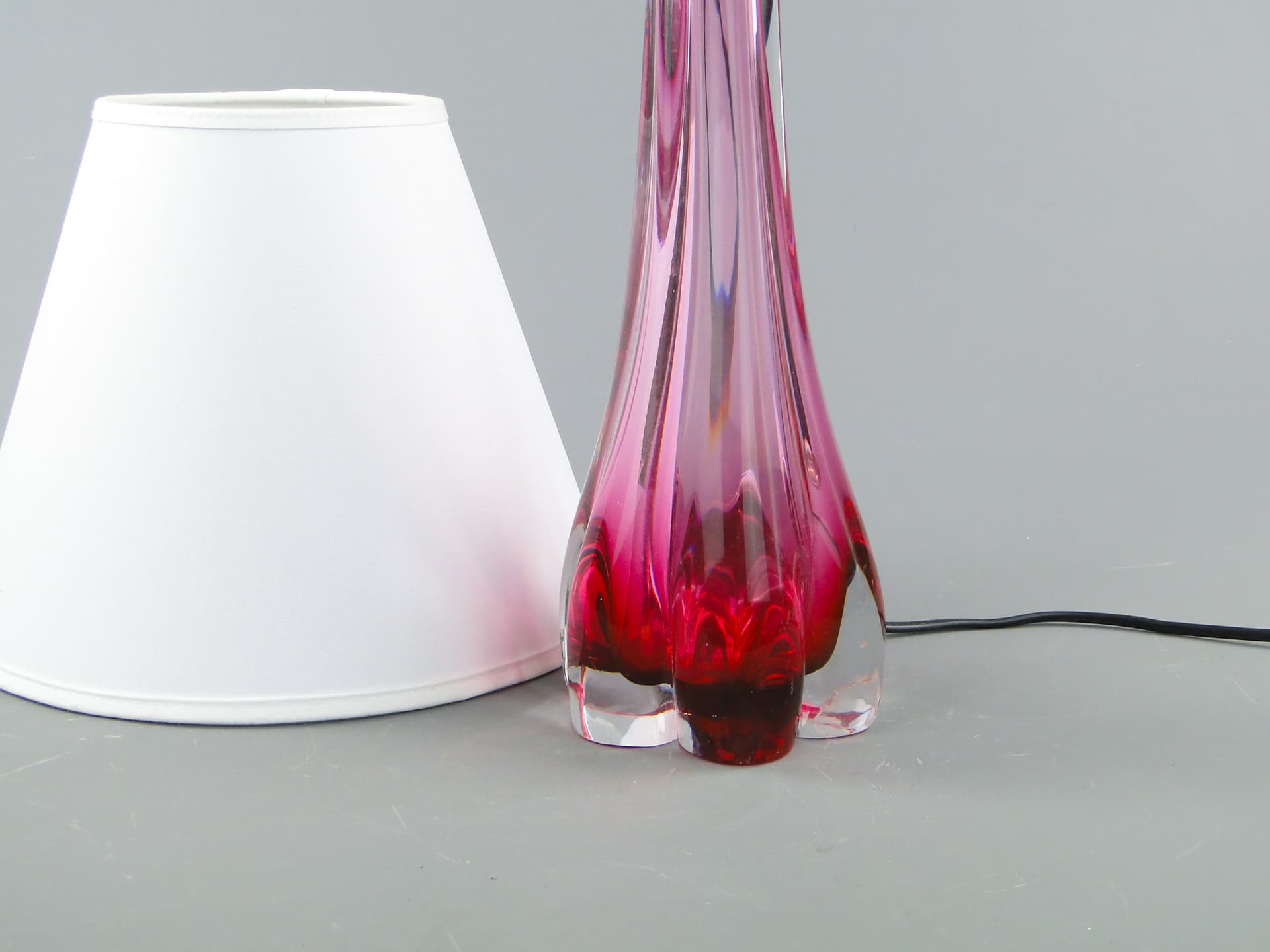 Lampa stołowa, szkło różowy, Val St Lambert, Belgia, lata 60. - 47022