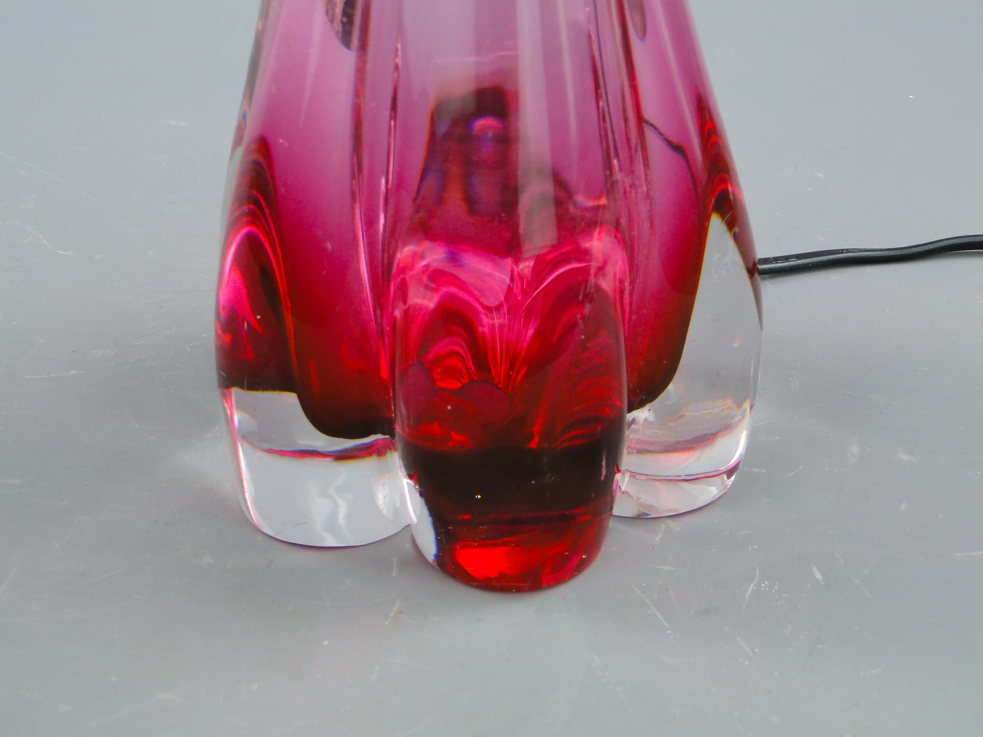 Lampa stołowa, szkło różowy, Val St Lambert, Belgia, lata 60. - 47020