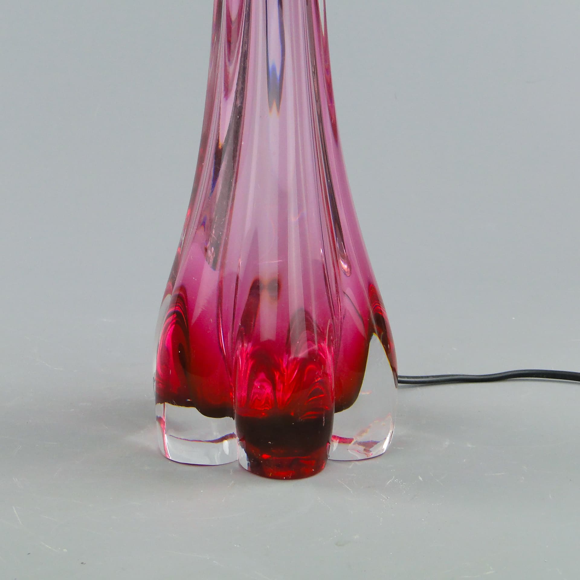 Lampa stołowa, szkło różowy, Val St Lambert, Belgia, lata 60. - 47018