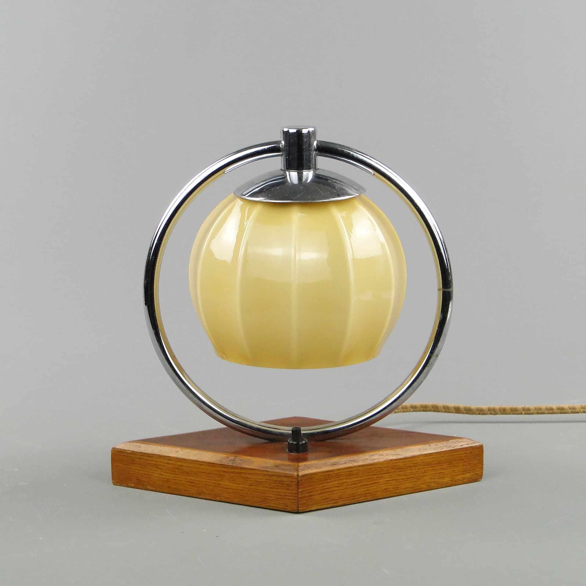 Lampa stołowa Art déco, szkło żółte, stal chromowana, mahoń, Polska, lata 30. - 47042