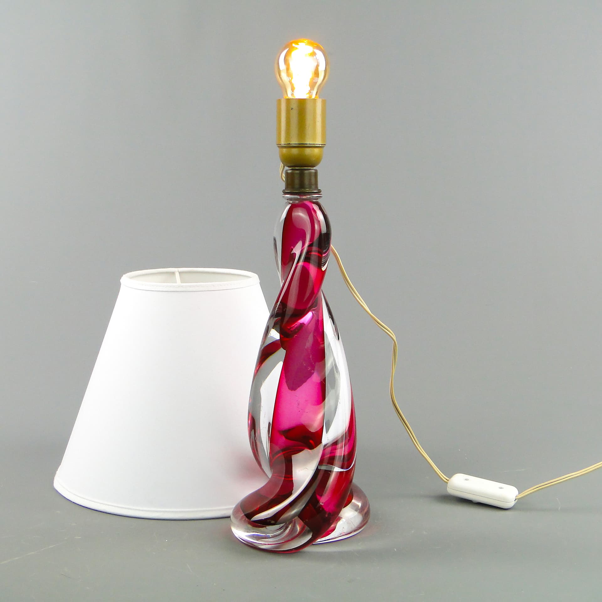 Lampa stołowa, szkło czerwony, Val St Lambert, Belgia, lata 60. - 47151