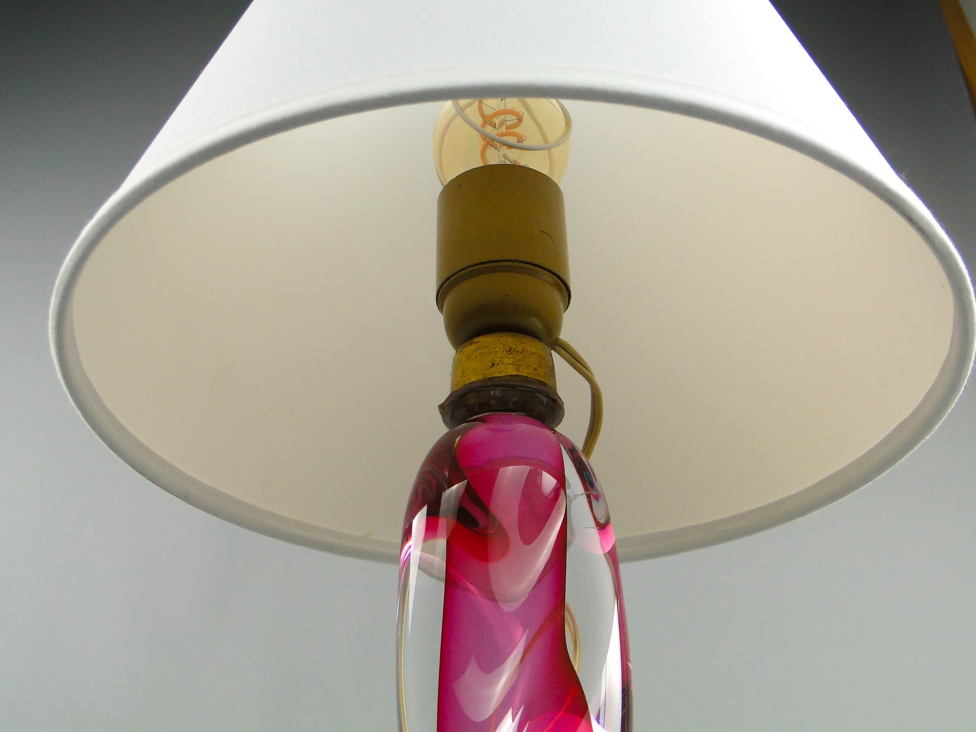 Lampa stołowa, szkło różowy, Val St Lambert, Belgia, lata 60. - 47179