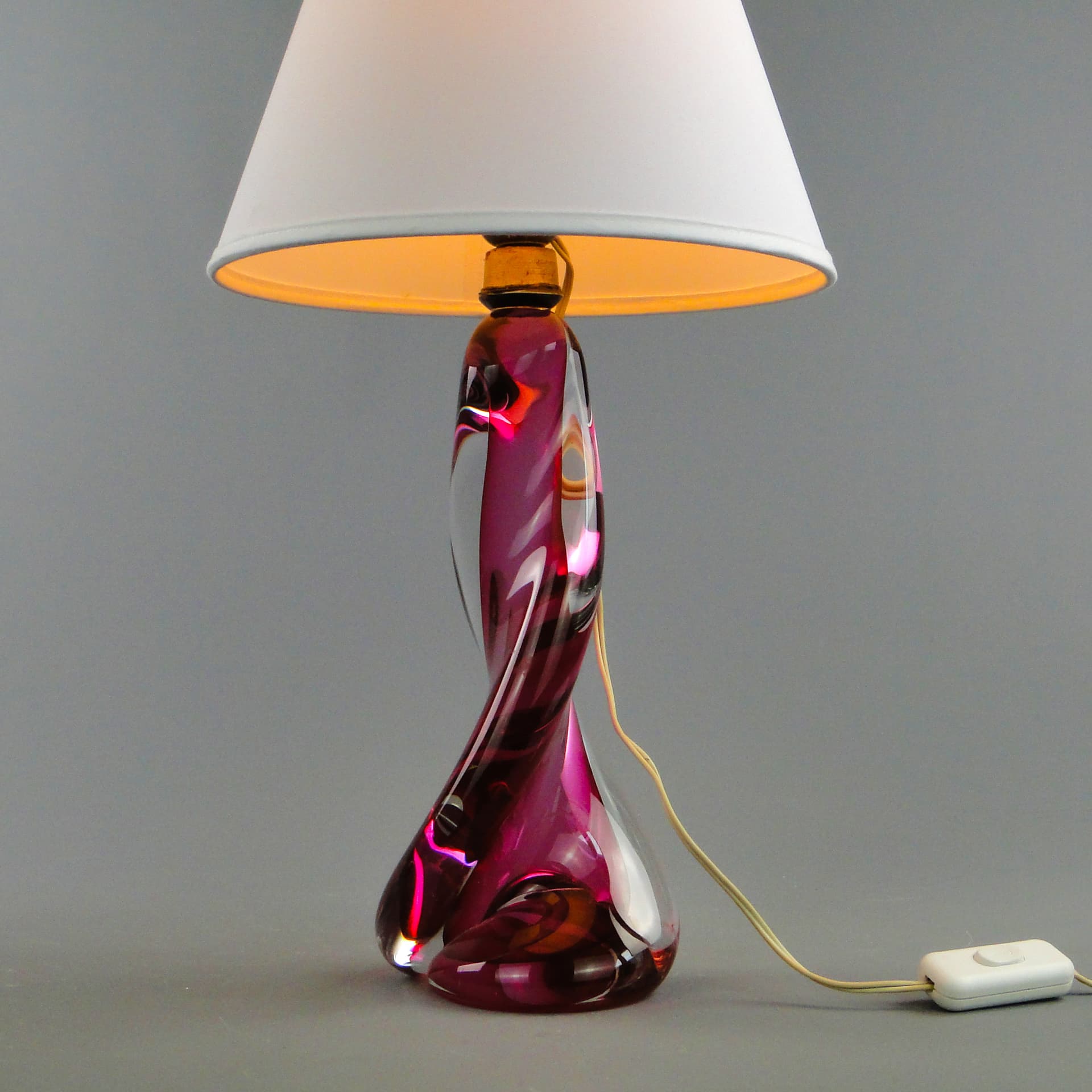 Lampa stołowa, szkło różowy, Val St Lambert, Belgia, lata 60. - 47182