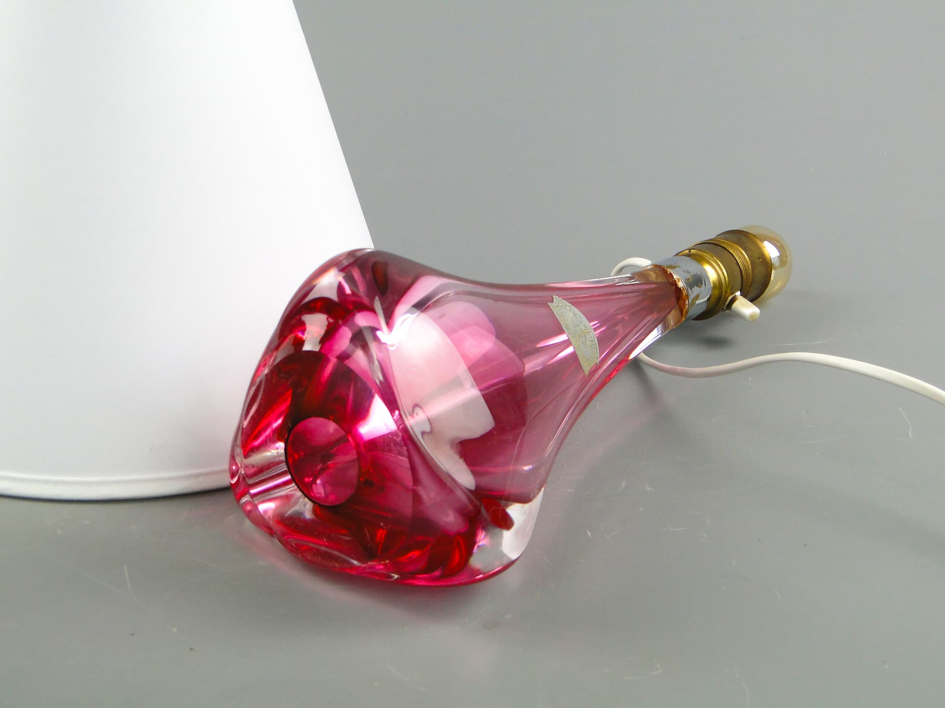 Lampa stołowa, szkło różowy, Val St Lambert, Belgia, lata 60. - 47202