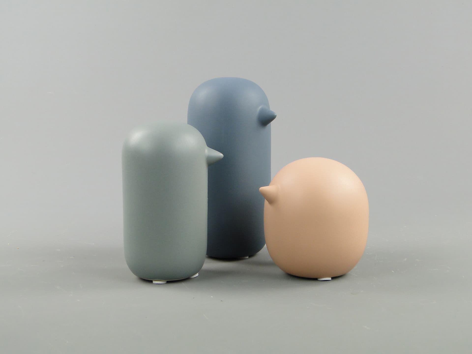 Zestaw trzech figurek Ptasia Rodzina, multikolor, ceramika, Szwecja, XXI wiek - 47598