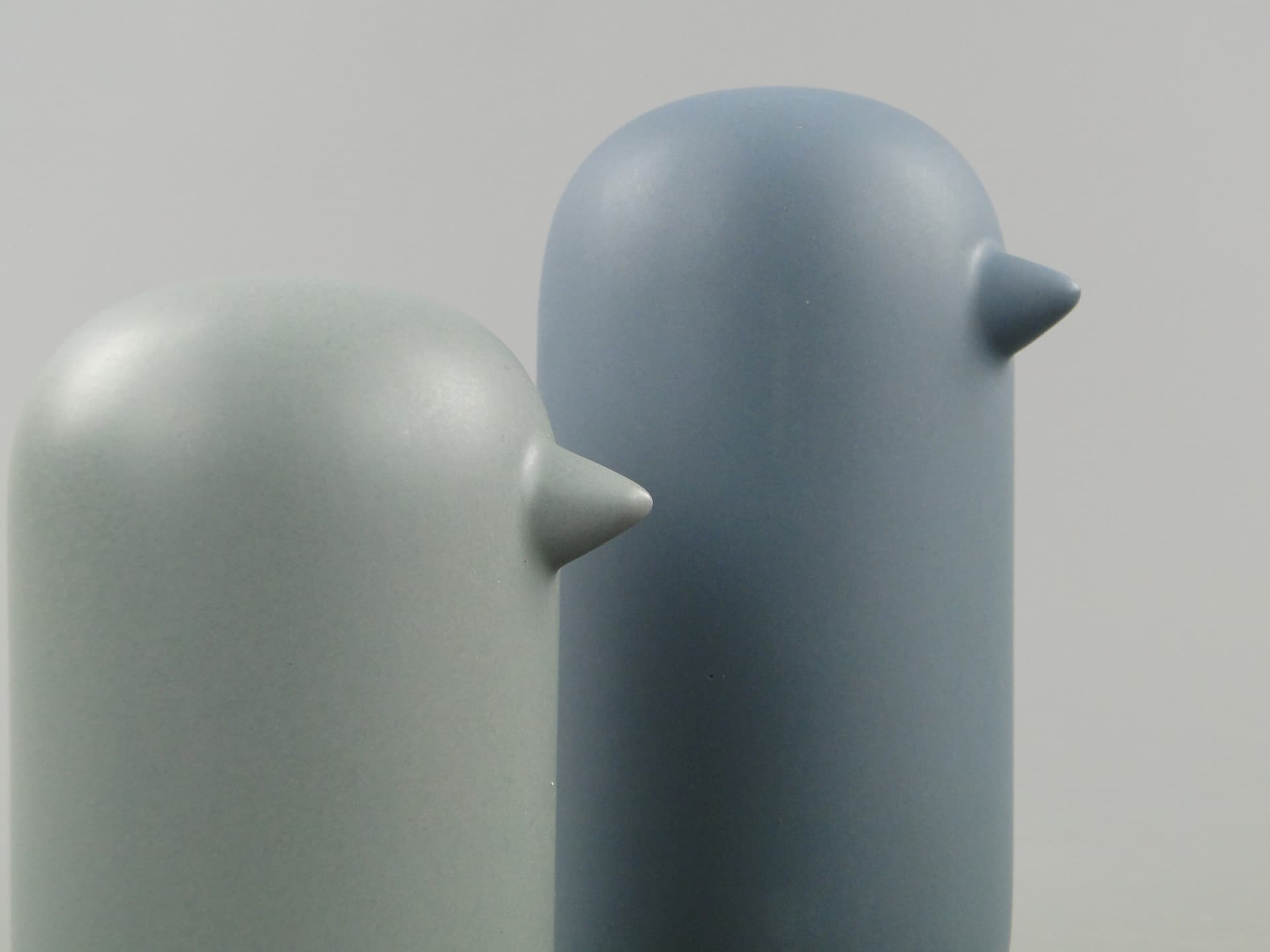 Zestaw trzech figurek Ptasia Rodzina, multikolor, ceramika, Szwecja, XXI wiek - 47600