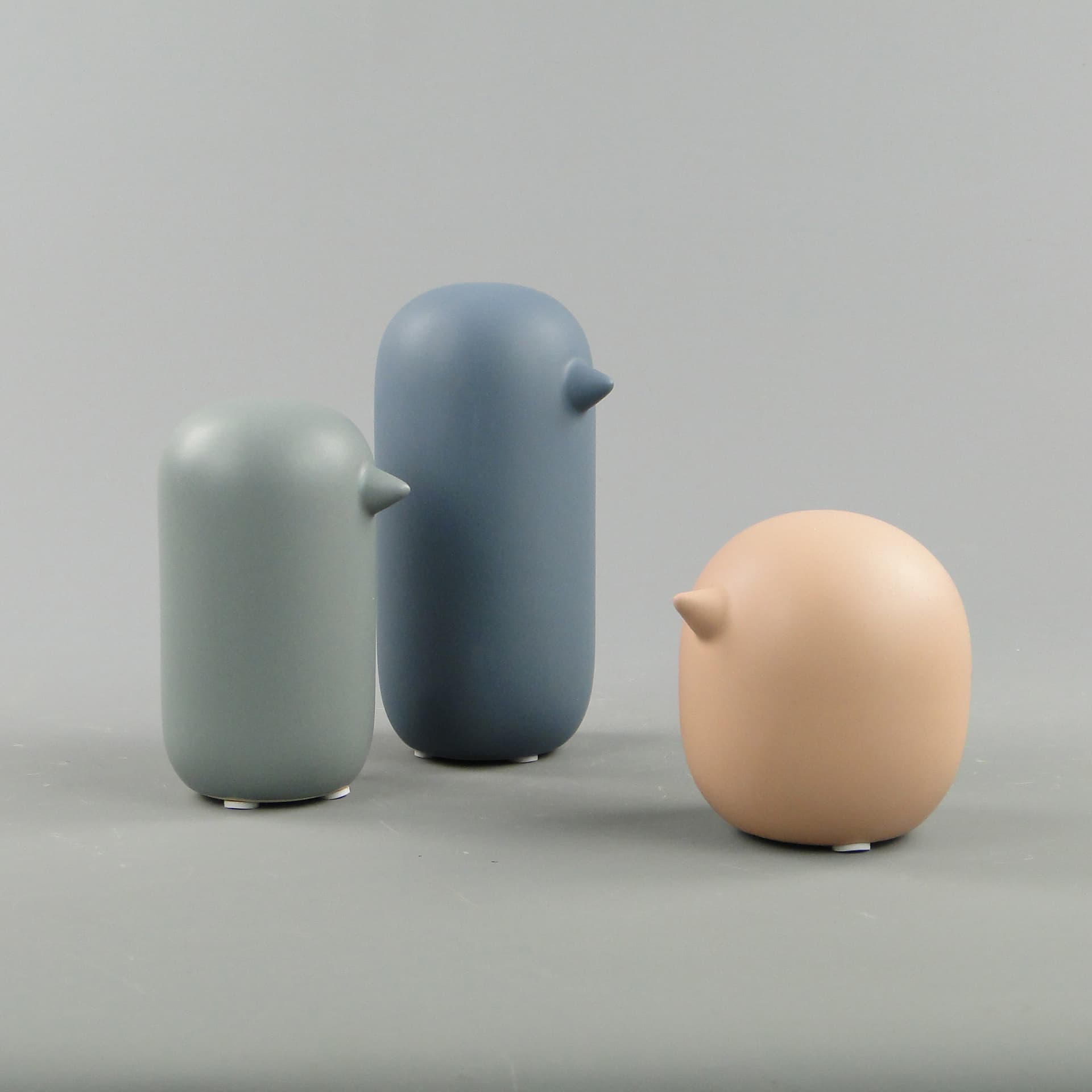 Zestaw trzech figurek Ptasia Rodzina, multikolor, ceramika, Szwecja, XXI wiek - 47599