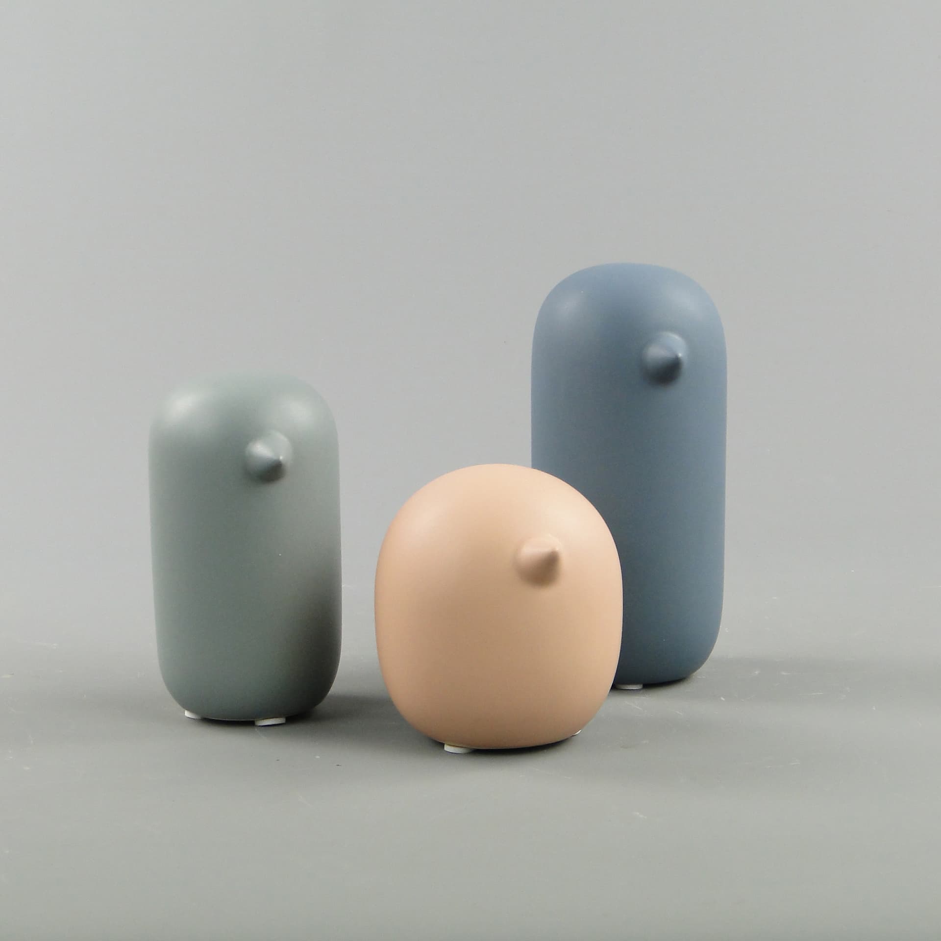 Zestaw trzech figurek Ptasia Rodzina, multikolor, ceramika, Szwecja, XXI wiek - 47596