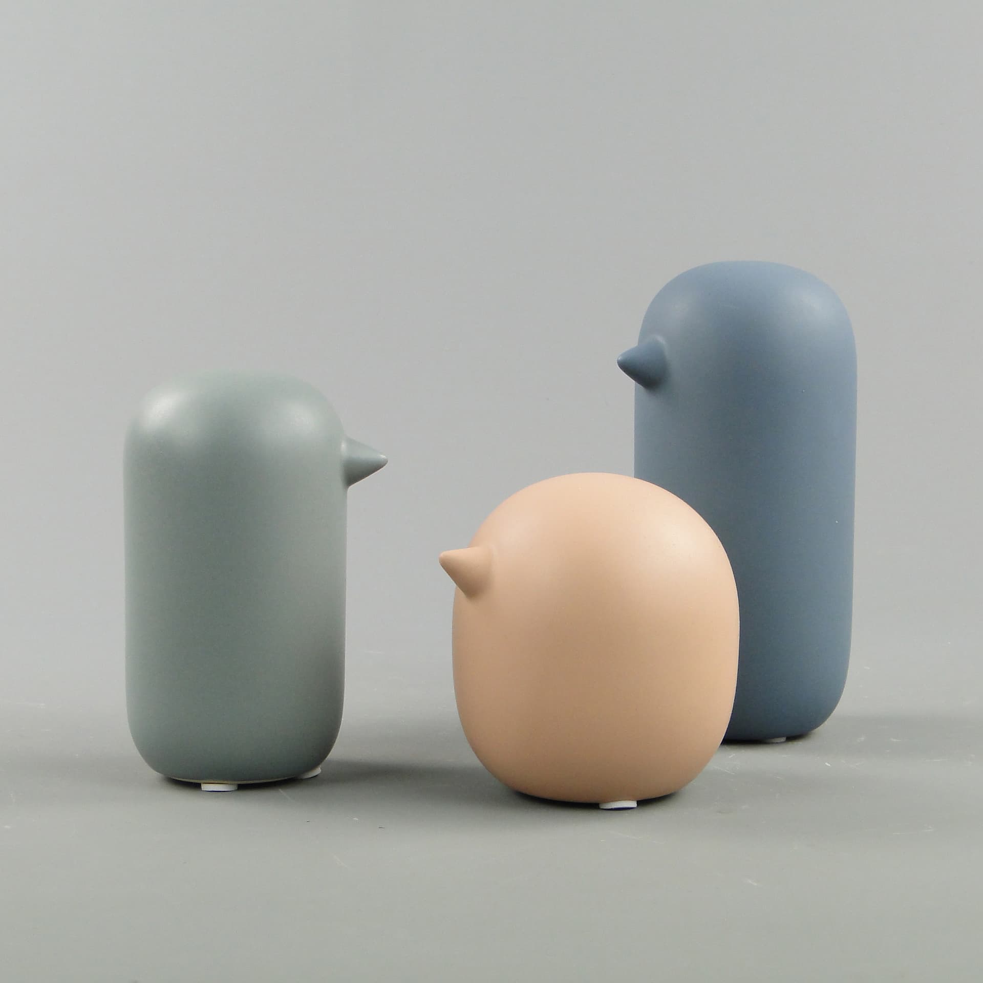 Zestaw trzech figurek Ptasia Rodzina, multikolor, ceramika, Szwecja, XXI wiek - 47597